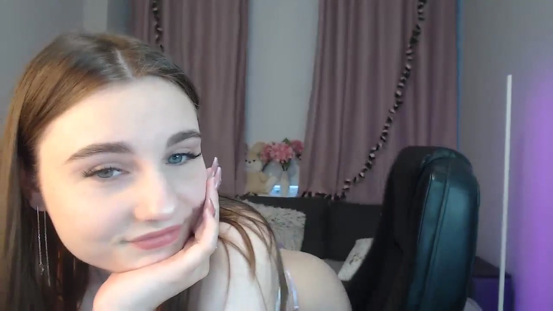 Gallery image thumbnail from LaneyGrey's myfreecams stream on, 11/02/2024, 10:03 image 4 of 20