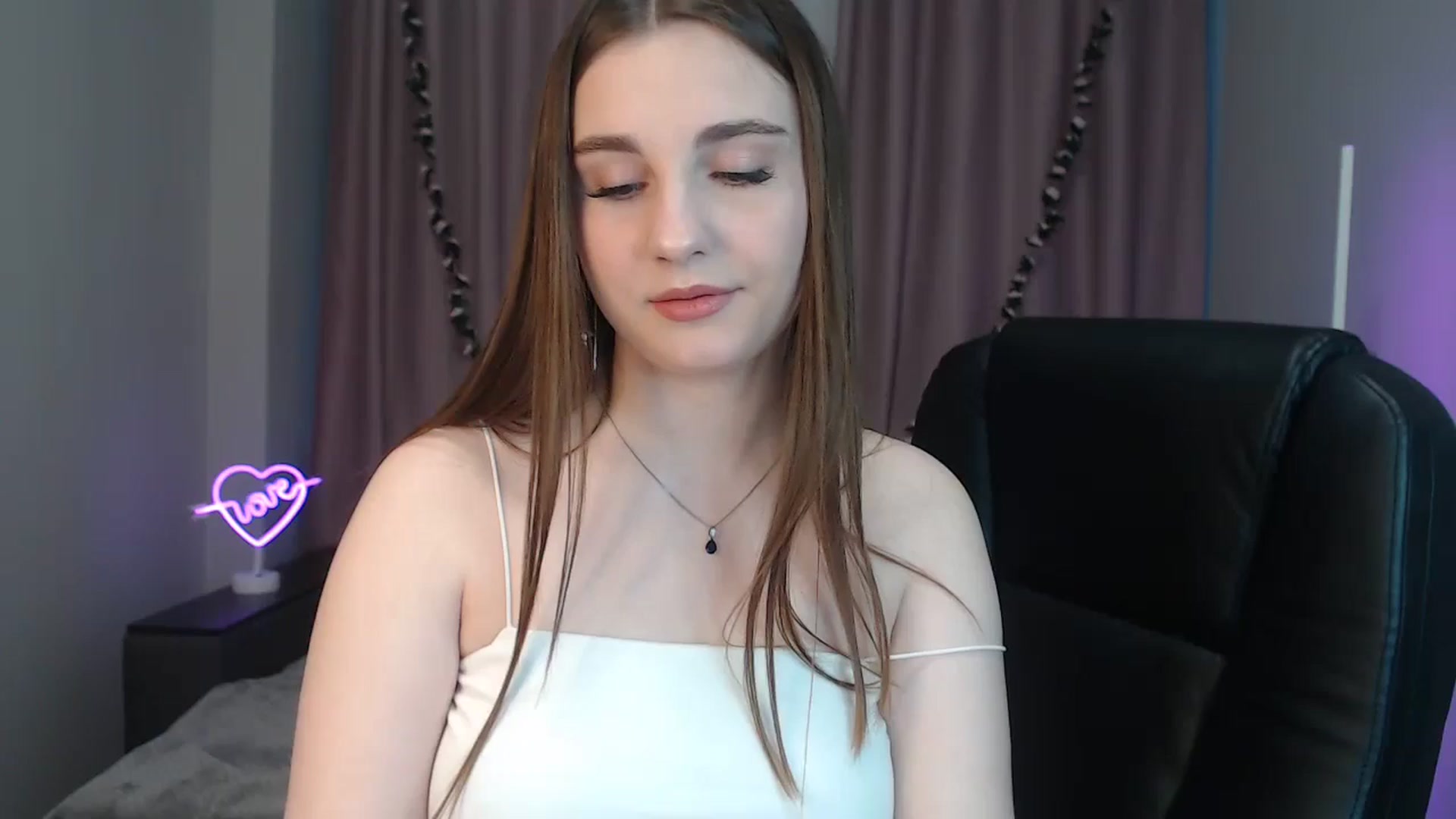 Gallery image thumbnail from LaneyGrey's myfreecams stream on, 11/02/2024, 10:03 image 11 of 20