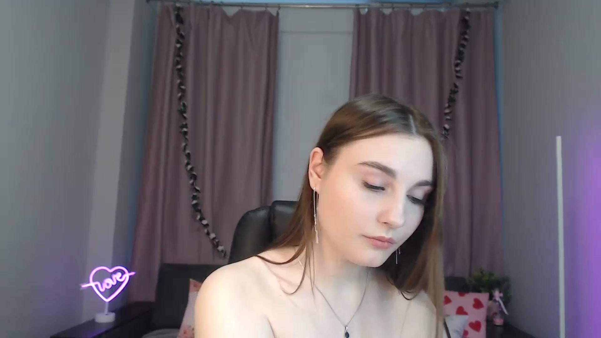 Gallery image thumbnail from LaneyGrey's myfreecams stream on, 11/02/2024, 10:58 image 15 of 20