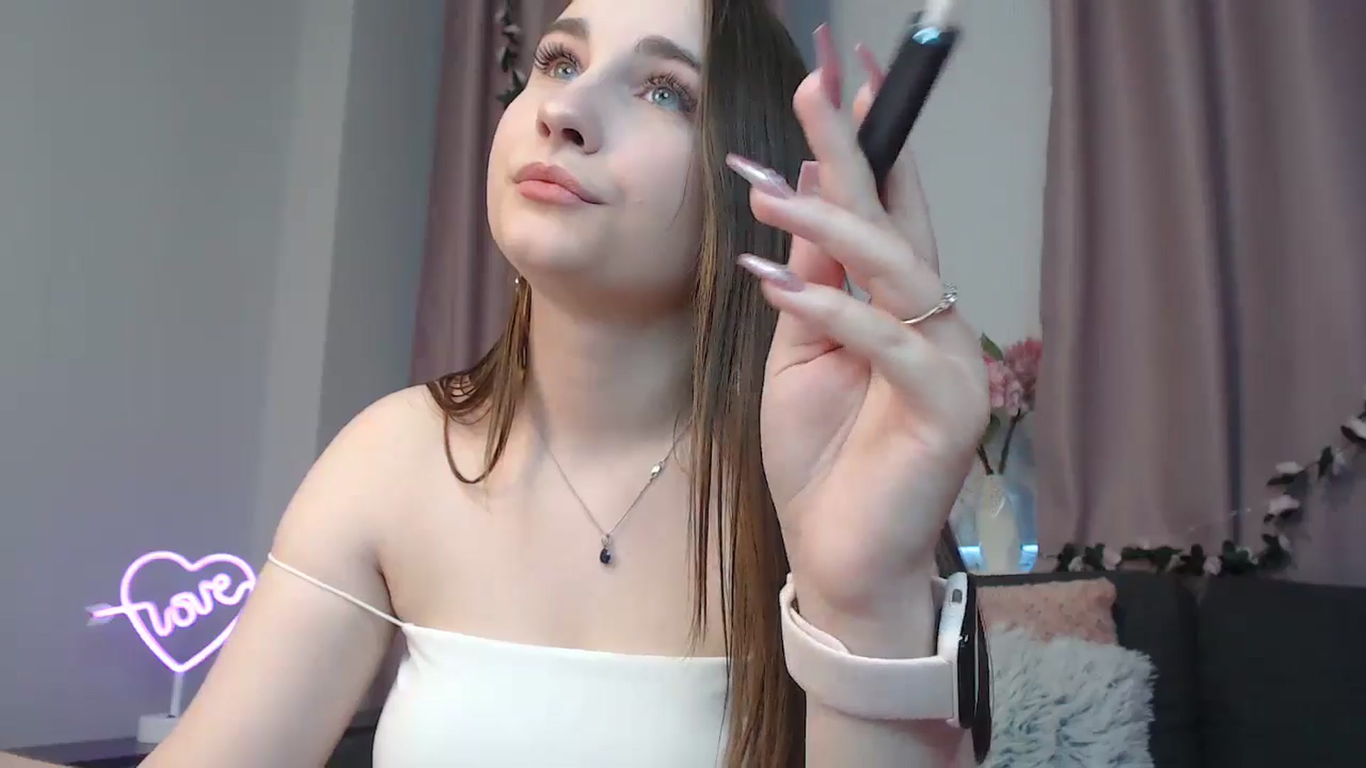 Gallery image thumbnail from LaneyGrey's myfreecams stream on, 11/02/2024, 11:45 image 17 of 20