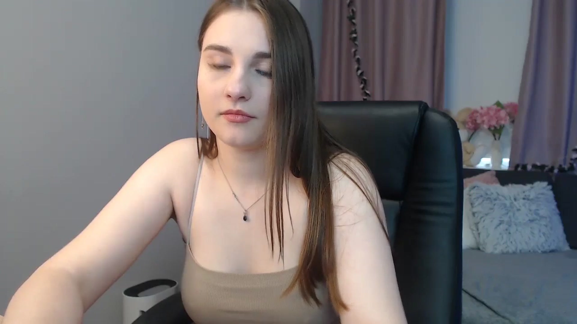 Gallery image thumbnail from LaneyGrey's myfreecams stream on, 11/04/2024, 10:10 image 11 of 20