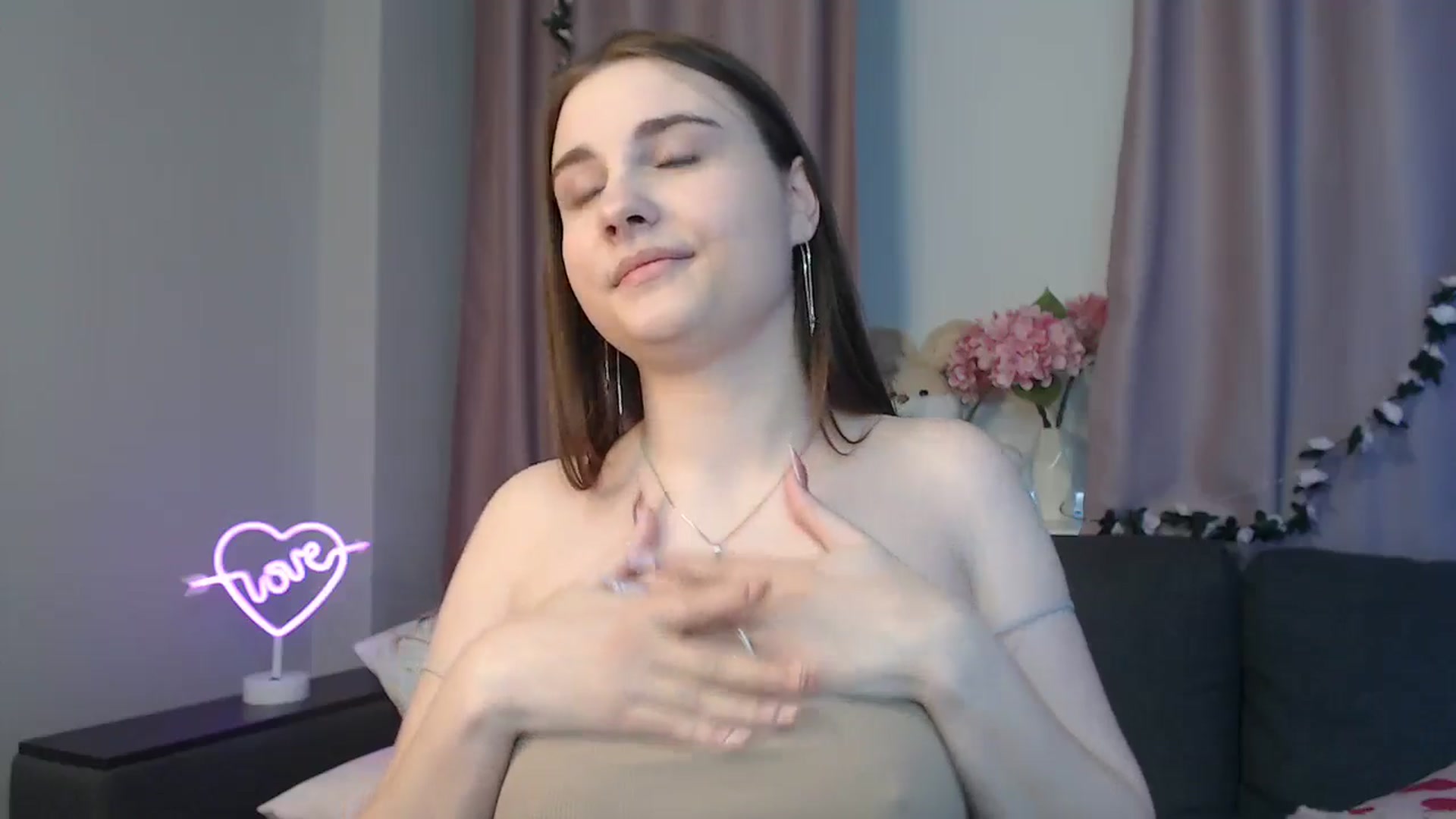 Gallery image thumbnail from LaneyGrey's myfreecams stream on, 11/04/2024, 13:49 image 14 of 20