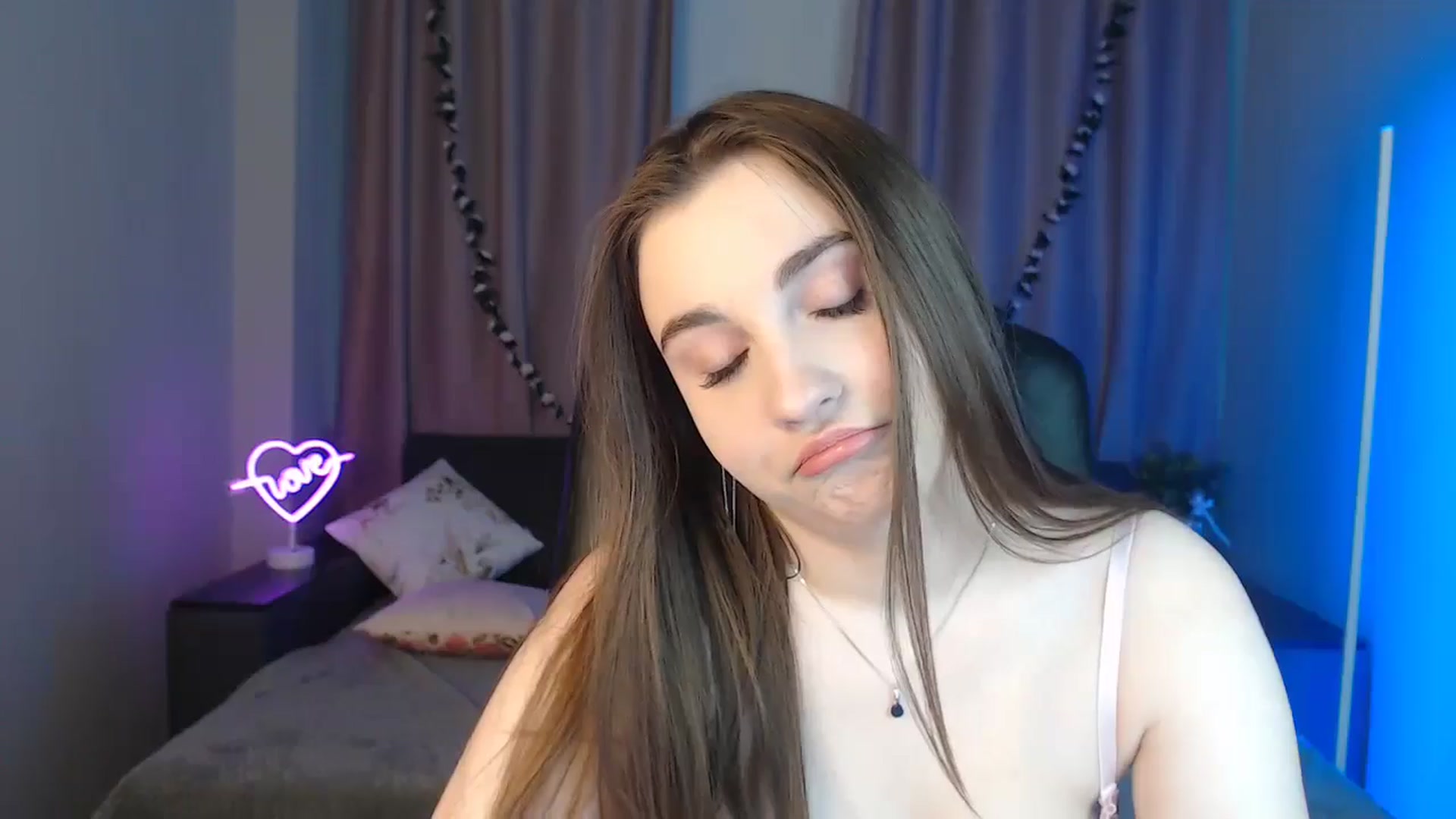 Gallery image thumbnail from LaneyGrey's myfreecams stream on, 11/05/2024, 09:25 image 9 of 20