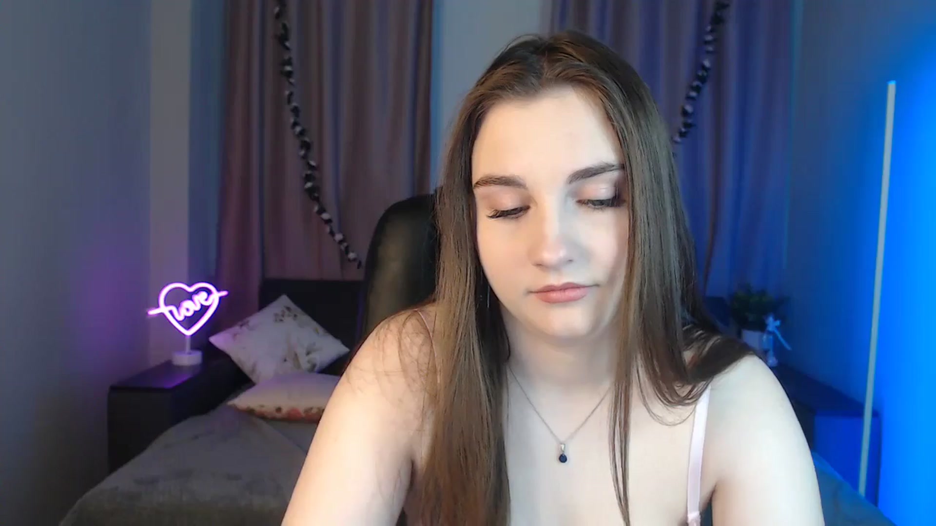 Gallery image thumbnail from LaneyGrey's myfreecams stream on, 11/05/2024, 09:25 image 12 of 20