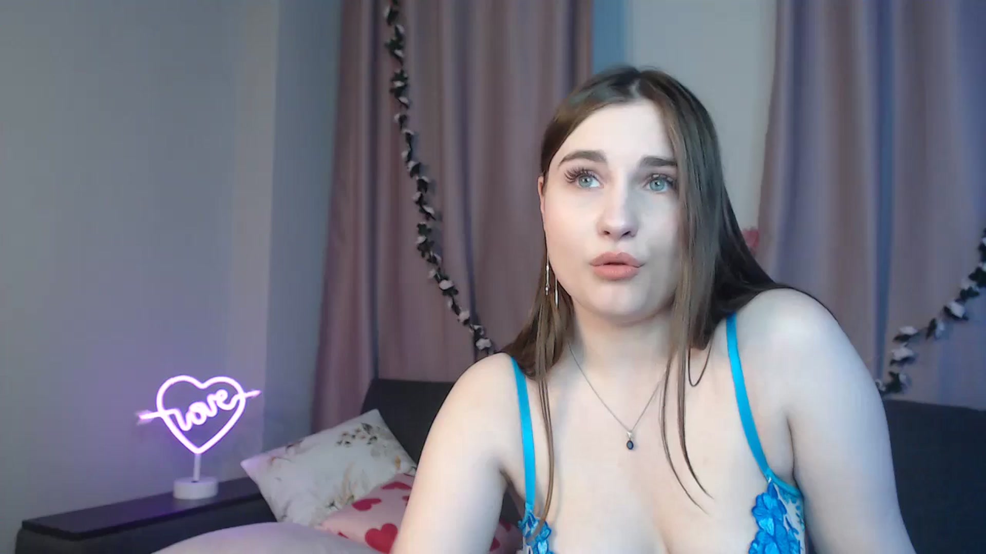 Gallery image thumbnail from LaneyGrey's myfreecams stream on, 11/06/2024, 13:40 image 9 of 20