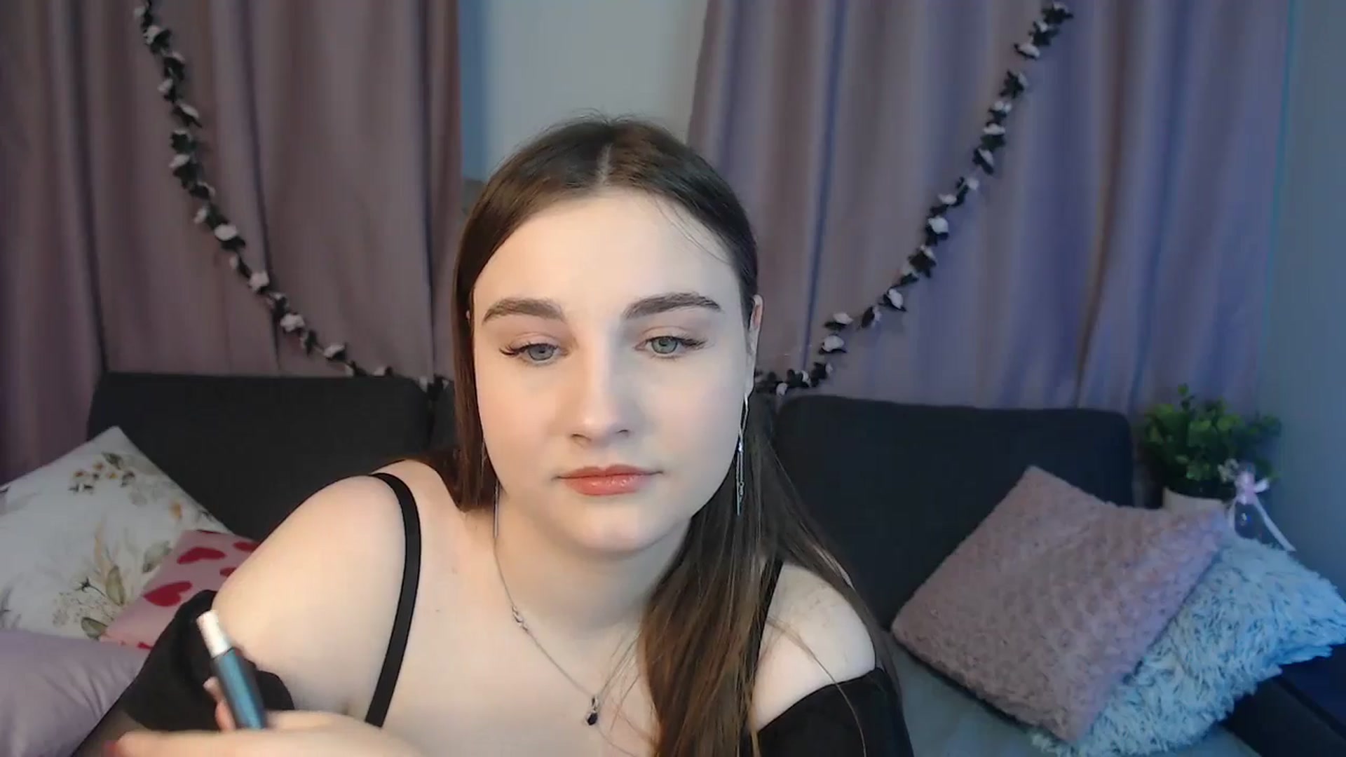 Gallery image thumbnail from LaneyGrey's myfreecams stream on, 11/08/2024, 10:48 image 4 of 20