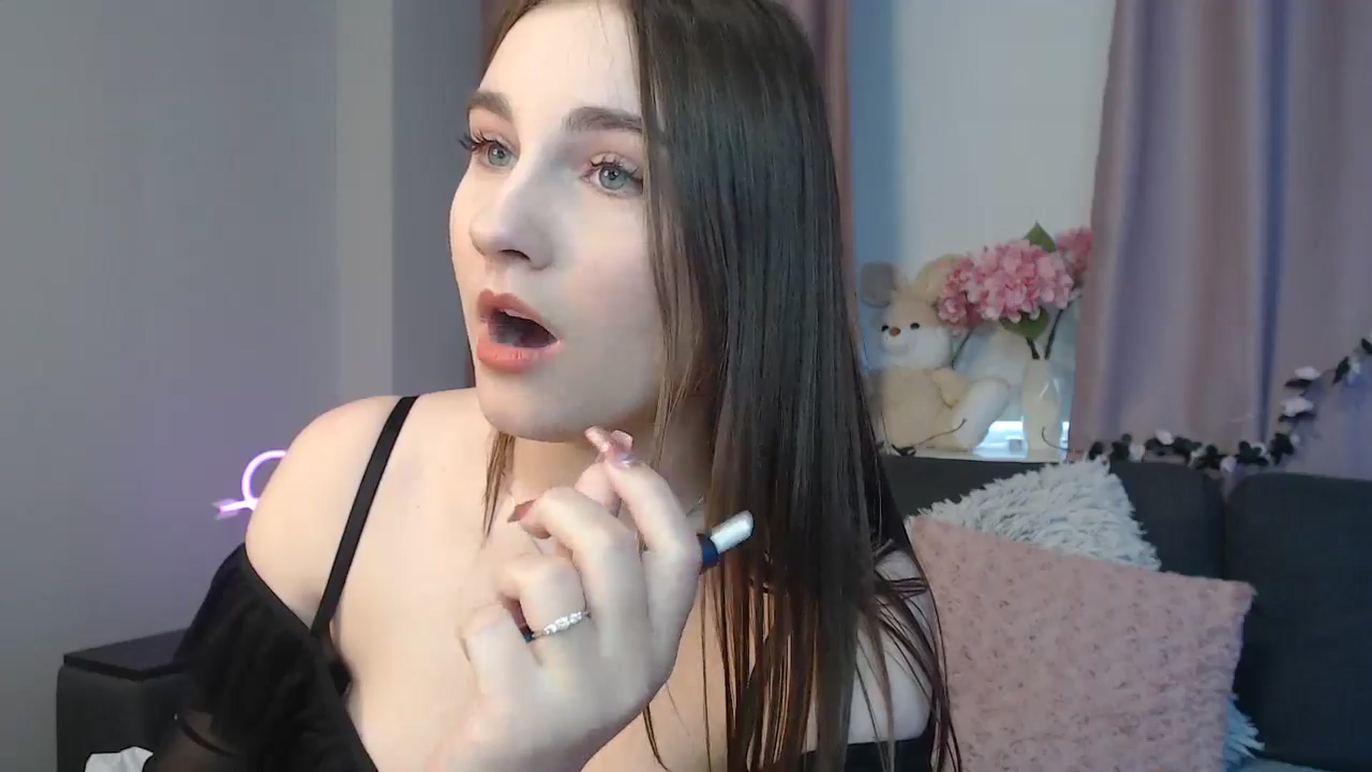 Gallery image thumbnail from LaneyGrey's myfreecams stream on, 11/08/2024, 11:17 image 16 of 20