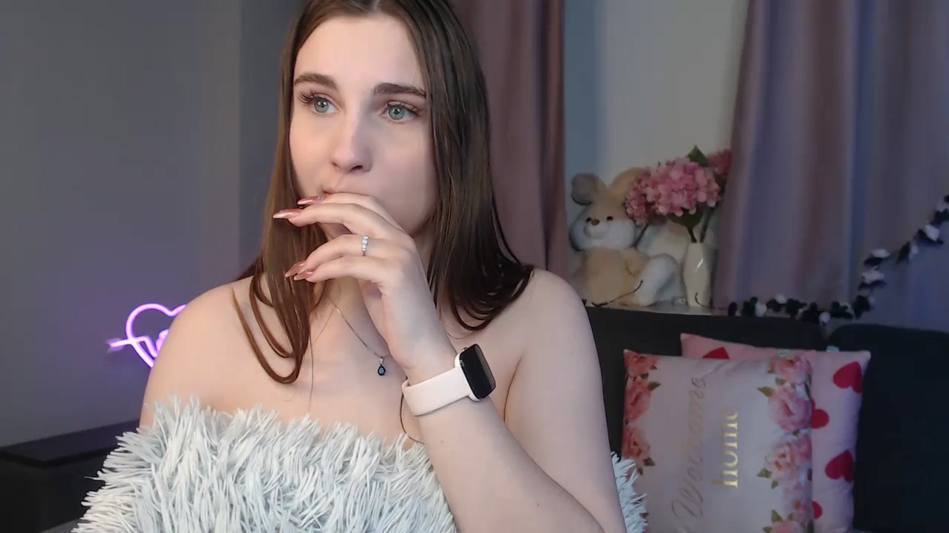 Gallery image thumbnail from LaneyGrey's myfreecams stream on, 11/09/2024, 14:51 image 10 of 20