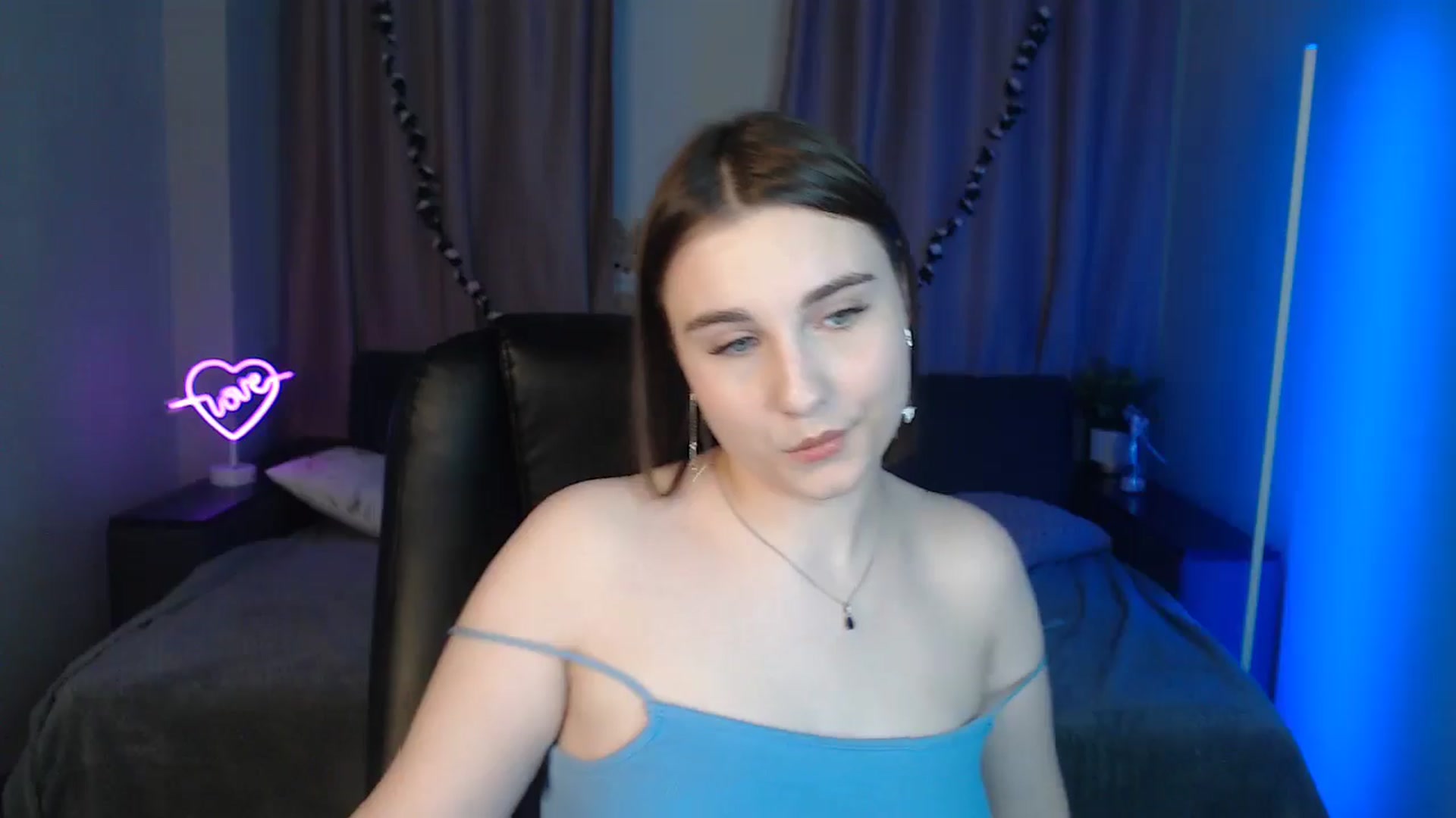 Gallery image thumbnail from LaneyGrey's myfreecams stream on, 11/10/2024, 11:25 image 16 of 20