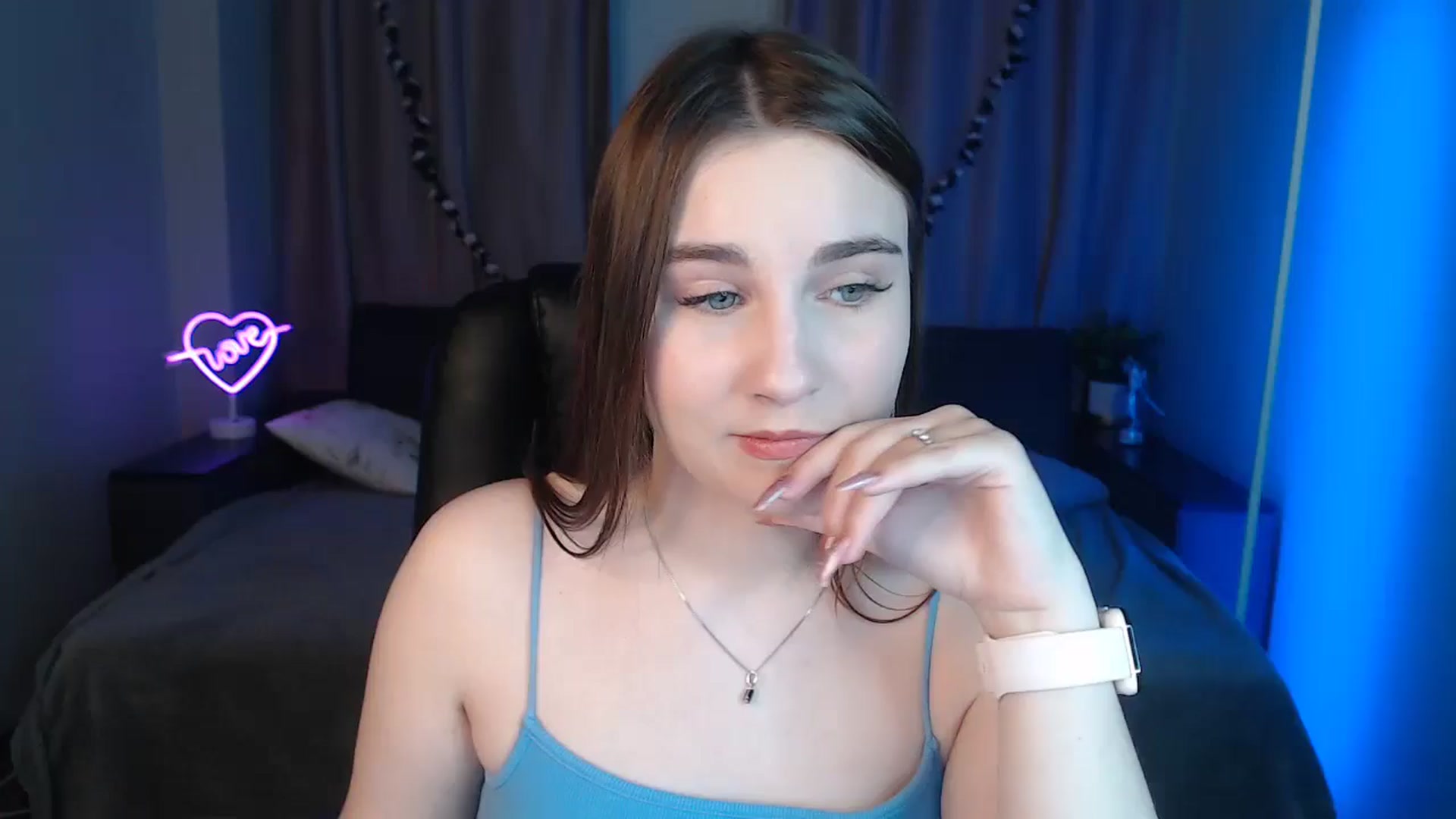 Gallery image thumbnail from LaneyGrey's myfreecams stream on, 11/10/2024, 11:25 image 9 of 20