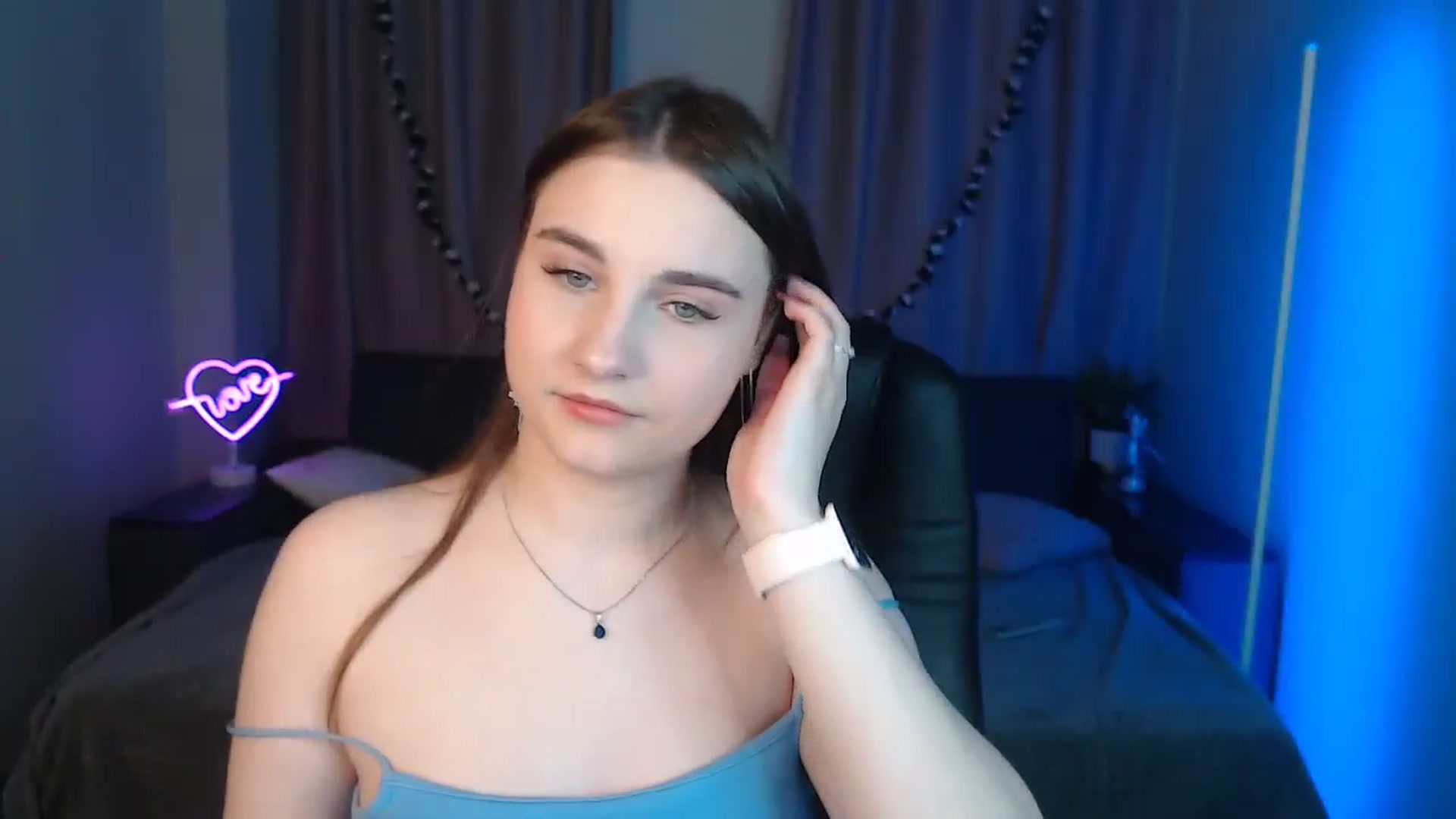 Gallery image thumbnail from LaneyGrey's myfreecams stream on, 11/10/2024, 11:25 image 15 of 20