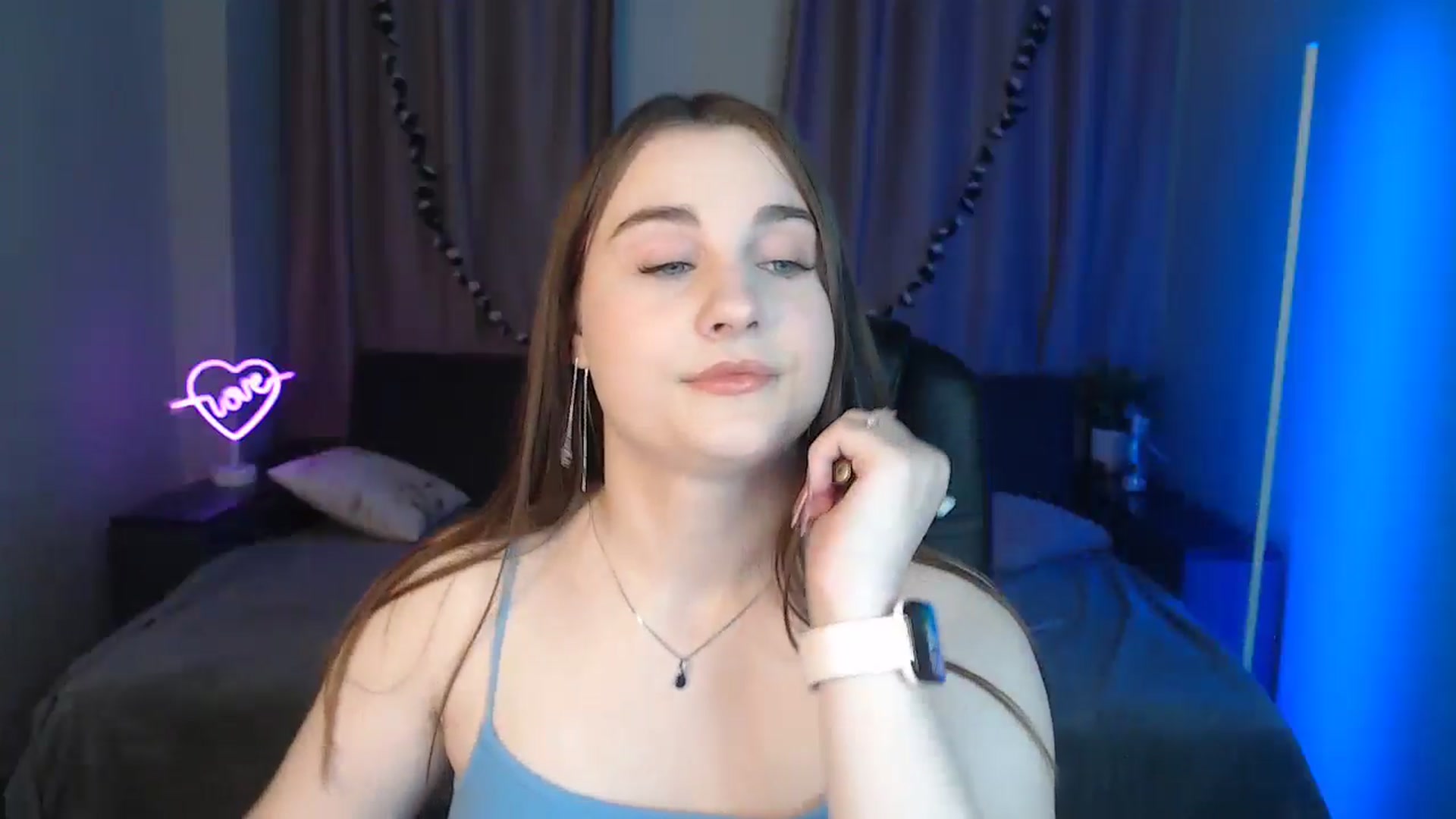 Gallery image thumbnail from LaneyGrey's myfreecams stream on, 11/10/2024, 11:25 image 2 of 20