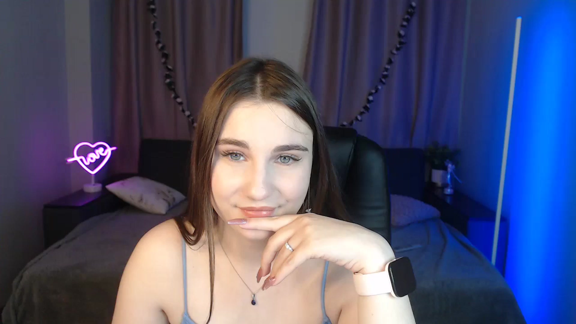 Gallery image thumbnail from LaneyGrey's myfreecams stream on, 11/10/2024, 11:25 image 4 of 20
