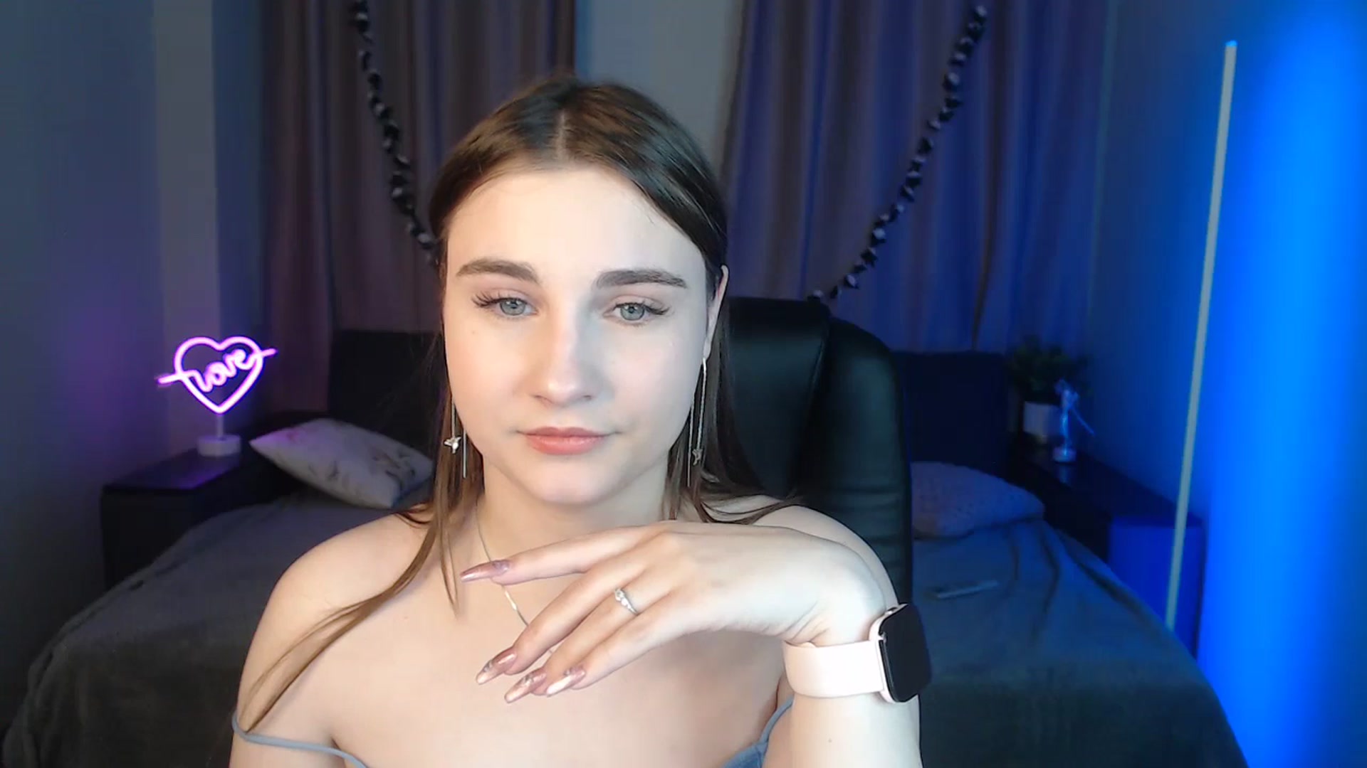 Gallery image thumbnail from LaneyGrey's myfreecams stream on, 11/10/2024, 11:25 image 13 of 20