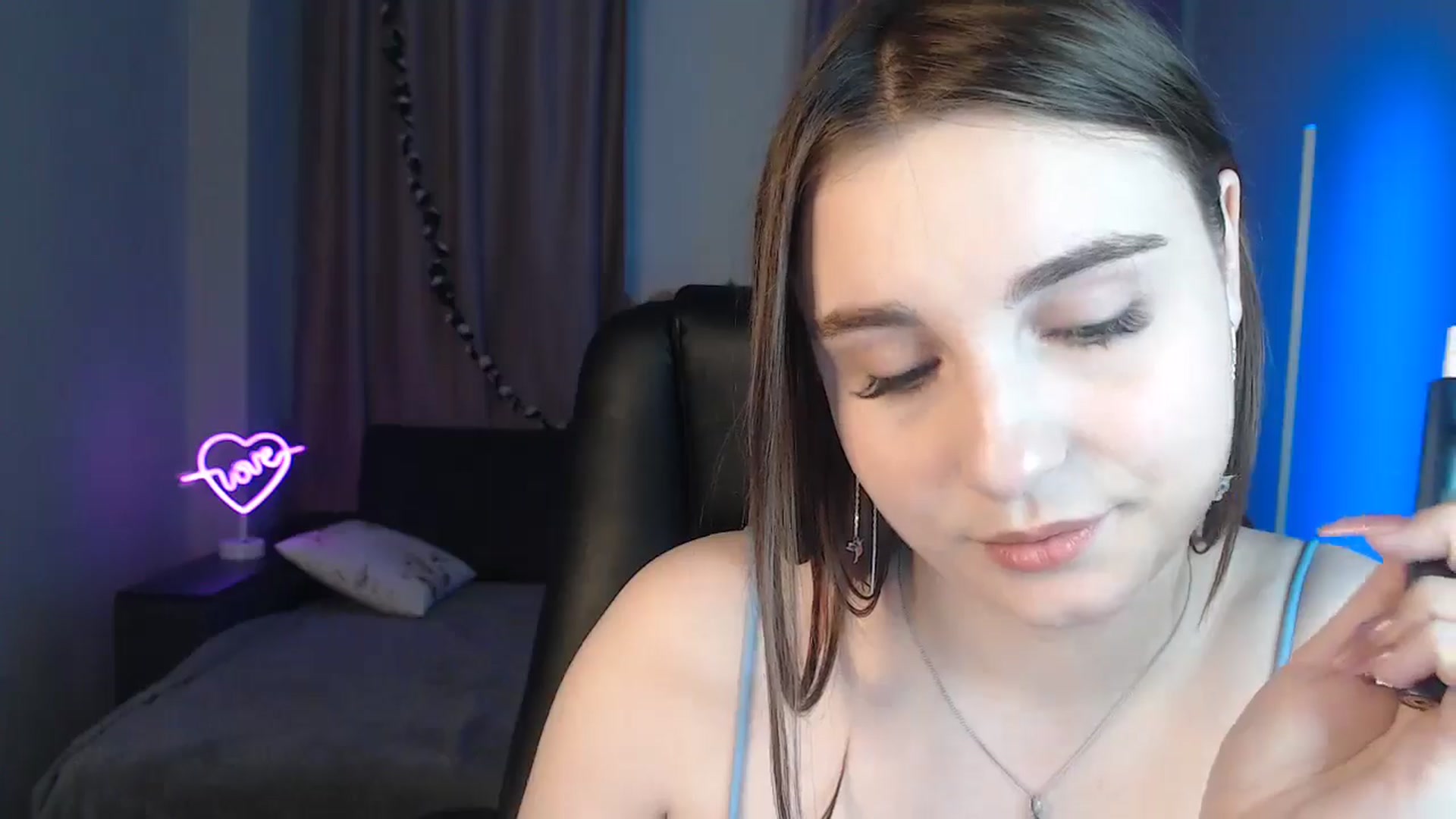 Gallery image thumbnail from LaneyGrey's myfreecams stream on, 11/10/2024, 12:04 image 18 of 20