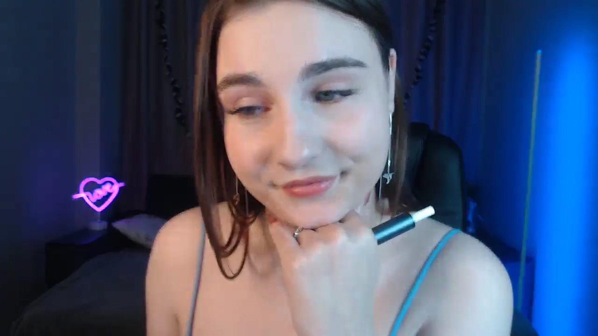 Gallery image thumbnail from LaneyGrey's myfreecams stream on, 11/10/2024, 12:04 image 17 of 20