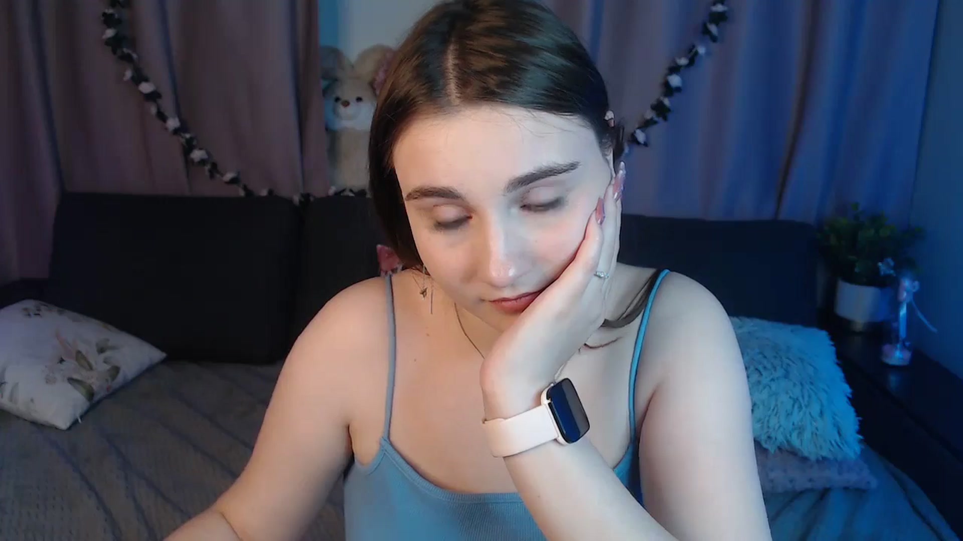 Gallery image thumbnail from LaneyGrey's myfreecams stream on, 11/10/2024, 14:35 image 12 of 20