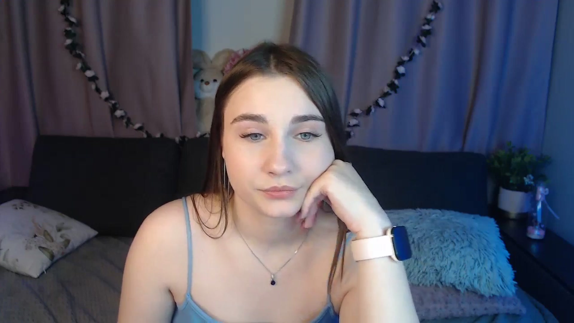 Gallery image thumbnail from LaneyGrey's myfreecams stream on, 11/10/2024, 14:35 image 19 of 20