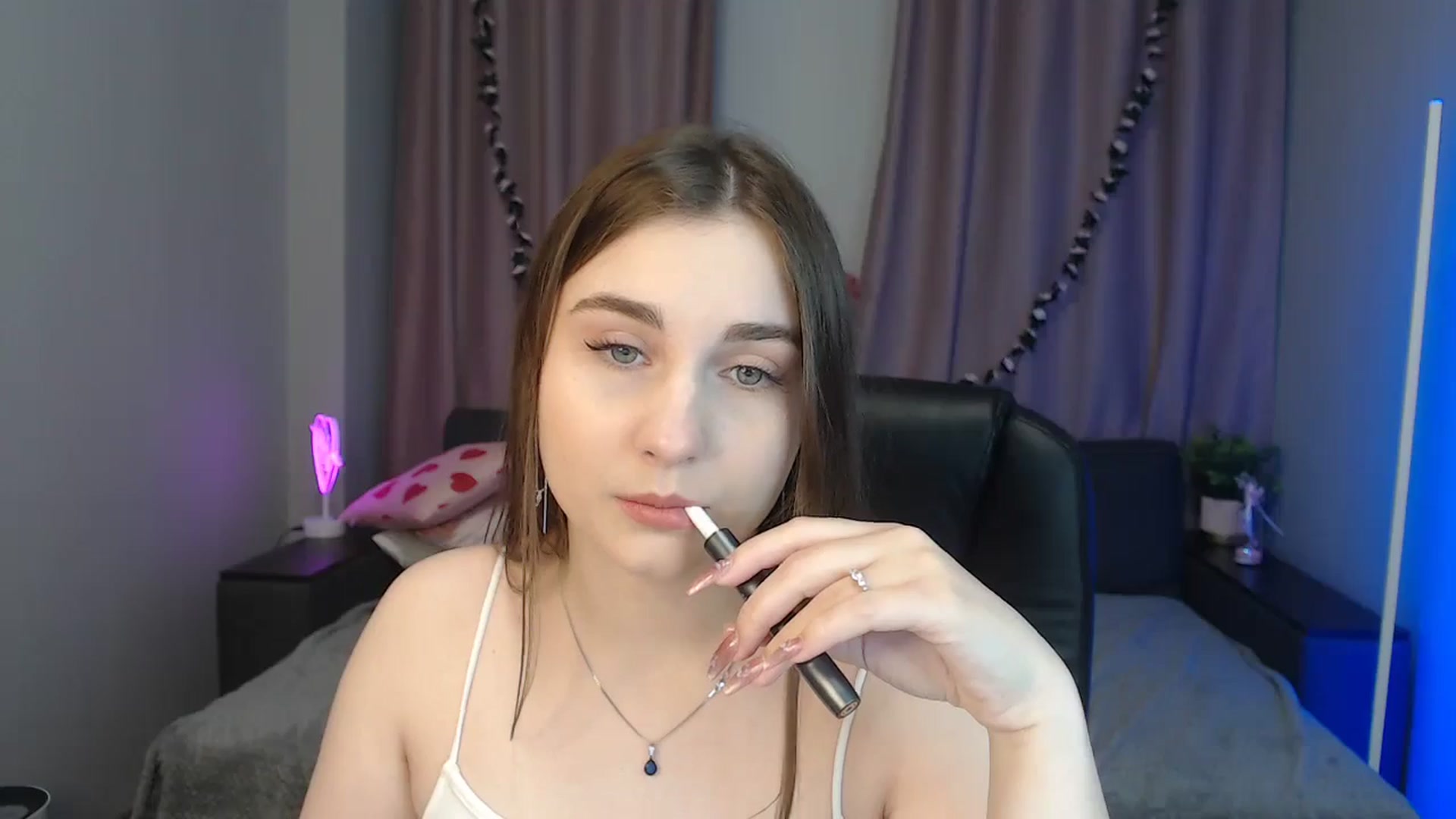 Gallery image thumbnail from LaneyGrey's myfreecams stream on, 11/12/2024, 10:20 image 4 of 20