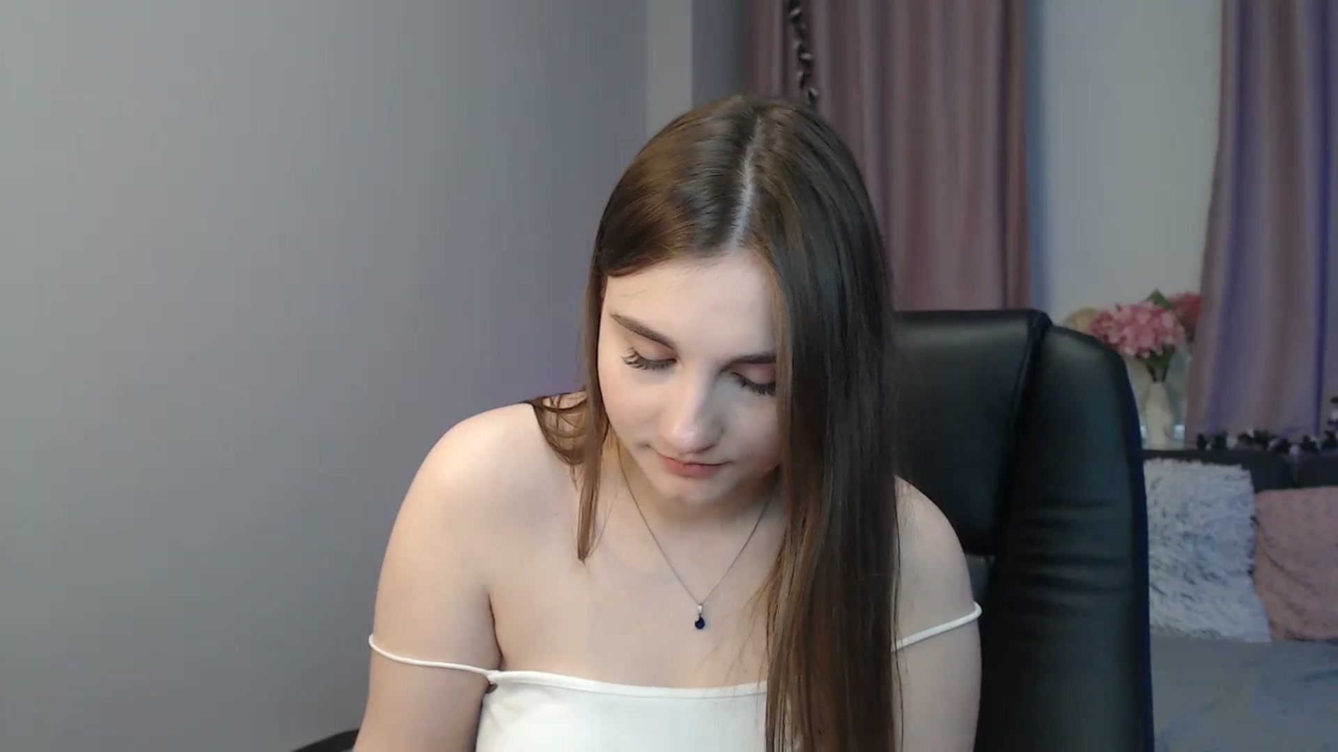 Gallery image thumbnail from LaneyGrey's myfreecams stream on, 11/12/2024, 10:20 image 17 of 20