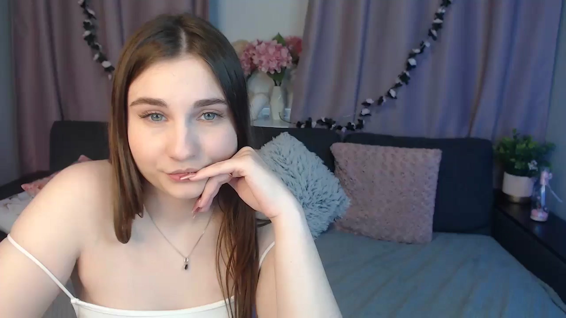 Gallery image thumbnail from LaneyGrey's myfreecams stream on, 11/12/2024, 12:09 image 18 of 20