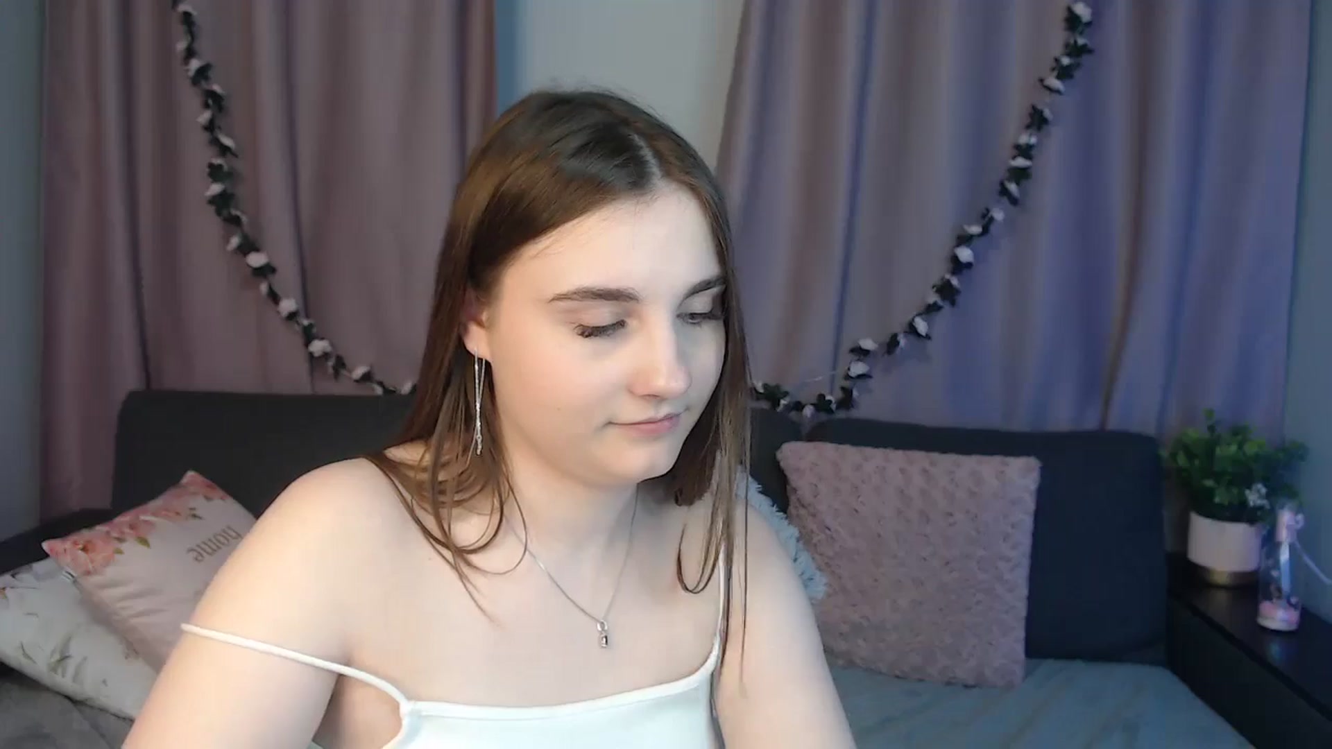 Gallery image thumbnail from LaneyGrey's myfreecams stream on, 11/12/2024, 12:09 image 4 of 20
