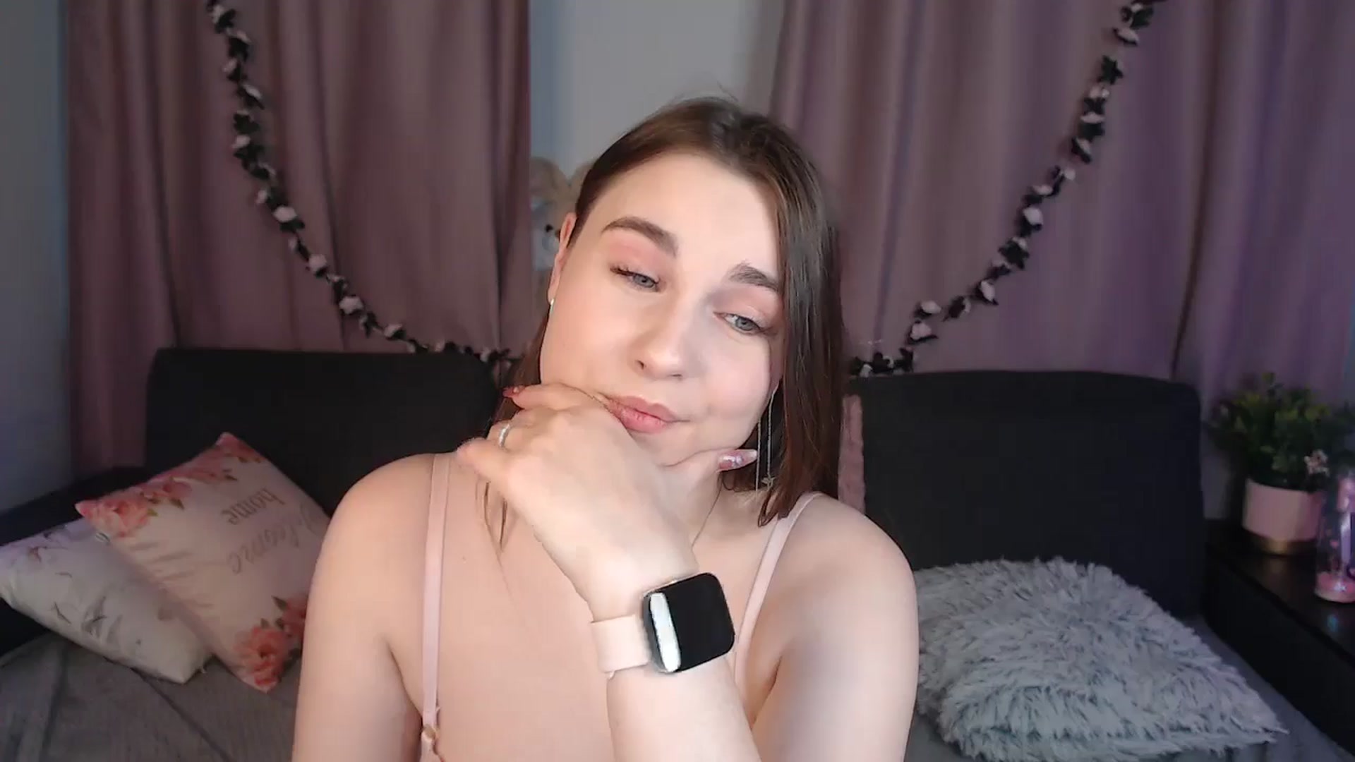 Gallery image thumbnail from LaneyGrey's myfreecams stream on, 11/15/2024, 11:53 image 7 of 20