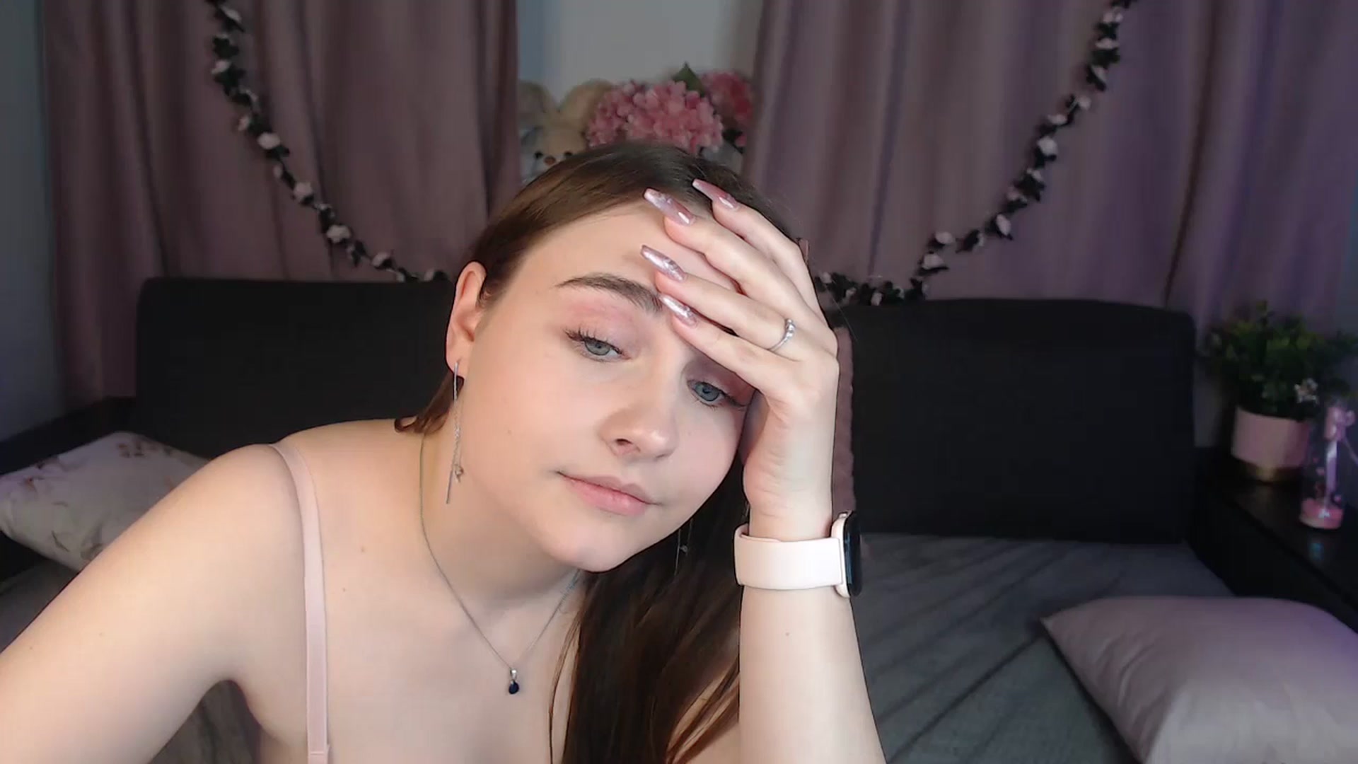 Gallery image thumbnail from LaneyGrey's myfreecams stream on, 11/15/2024, 13:36 image 15 of 20