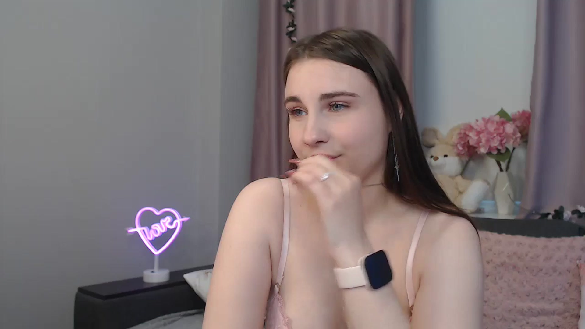 Gallery image thumbnail from LaneyGrey's myfreecams stream on, 11/15/2024, 14:07 image 12 of 20