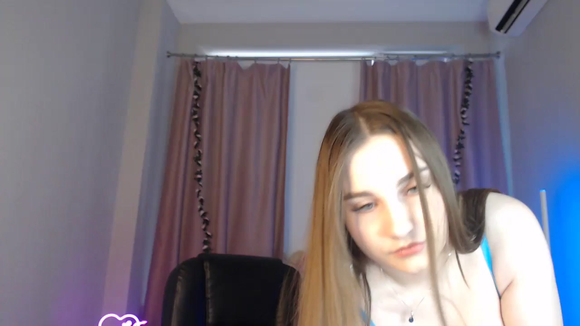 Gallery image thumbnail from LaneyGrey's myfreecams stream on, 11/17/2024, 09:54 image 1 of 20