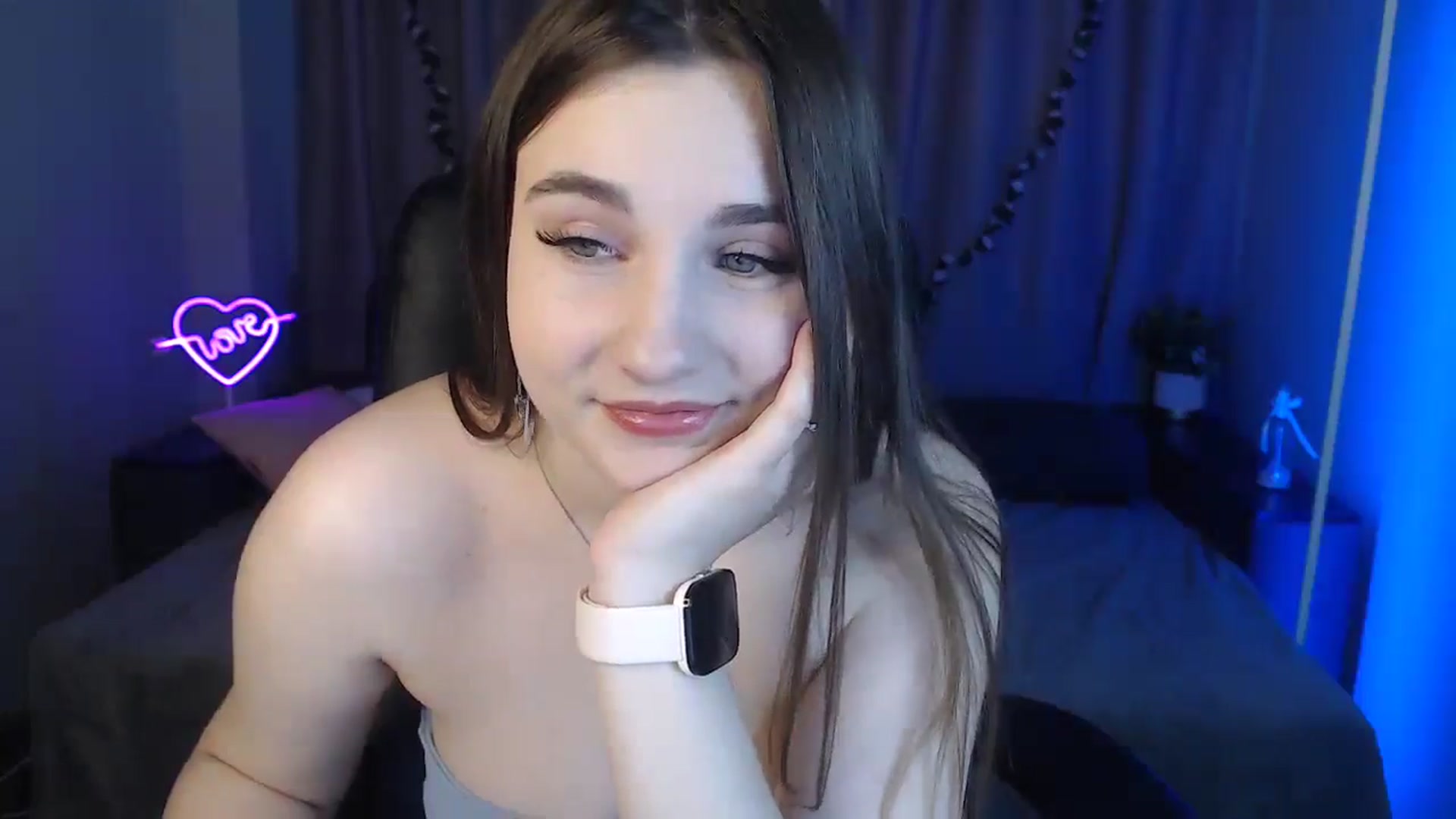 Gallery image thumbnail from LaneyGrey's myfreecams stream on, 11/18/2024, 10:01 image 8 of 20