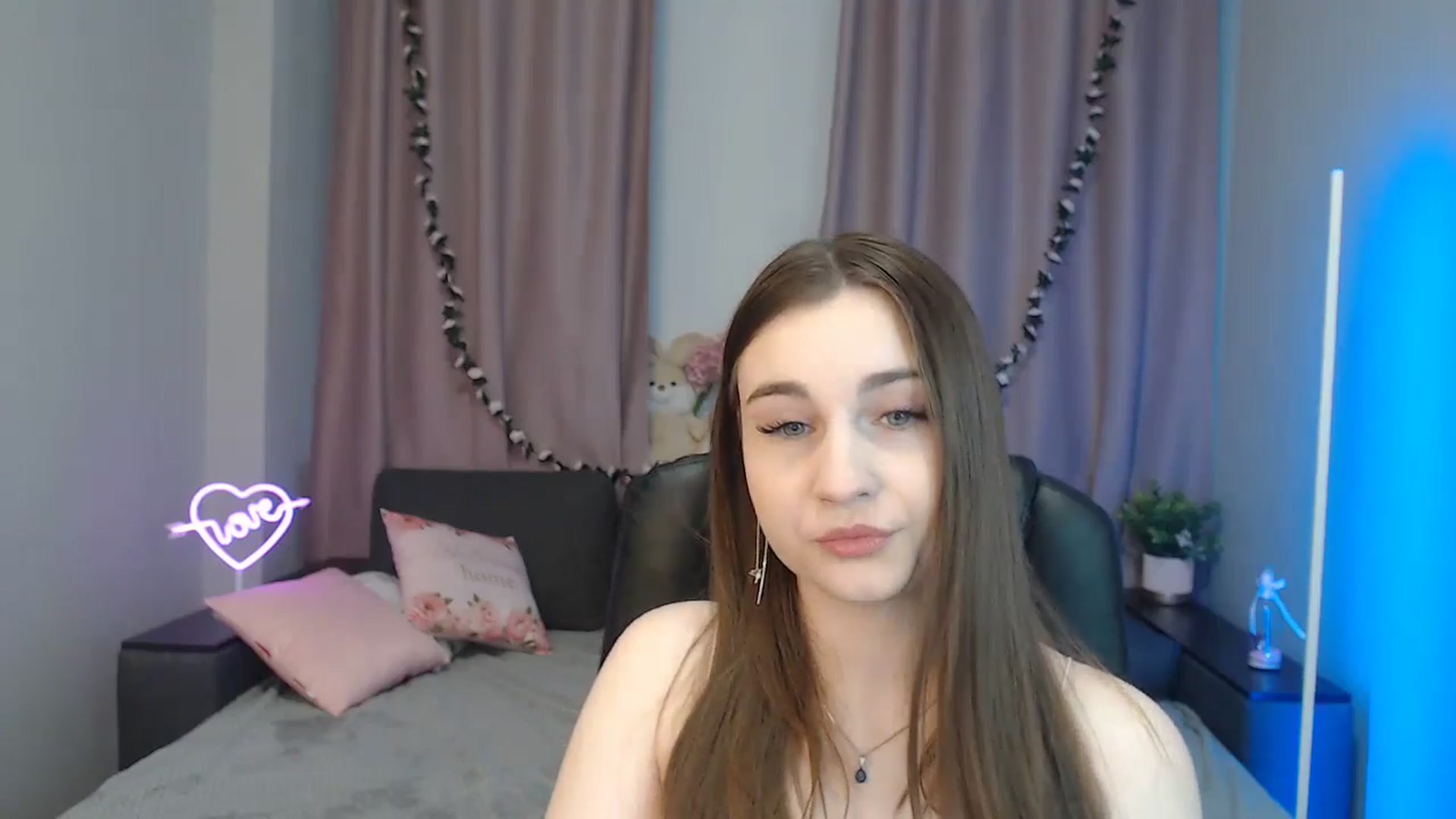 Gallery image thumbnail from LaneyGrey's myfreecams stream on, 11/19/2024, 09:39 image 3 of 20