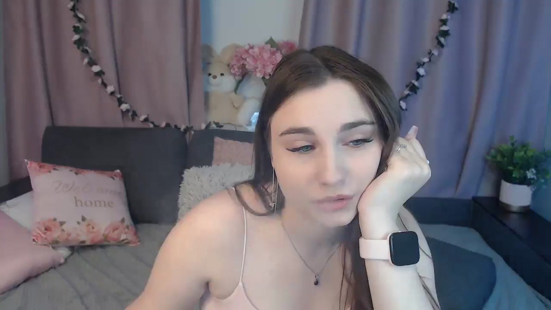 Gallery image thumbnail from LaneyGrey's myfreecams stream on, 11/19/2024, 09:58 image 5 of 20