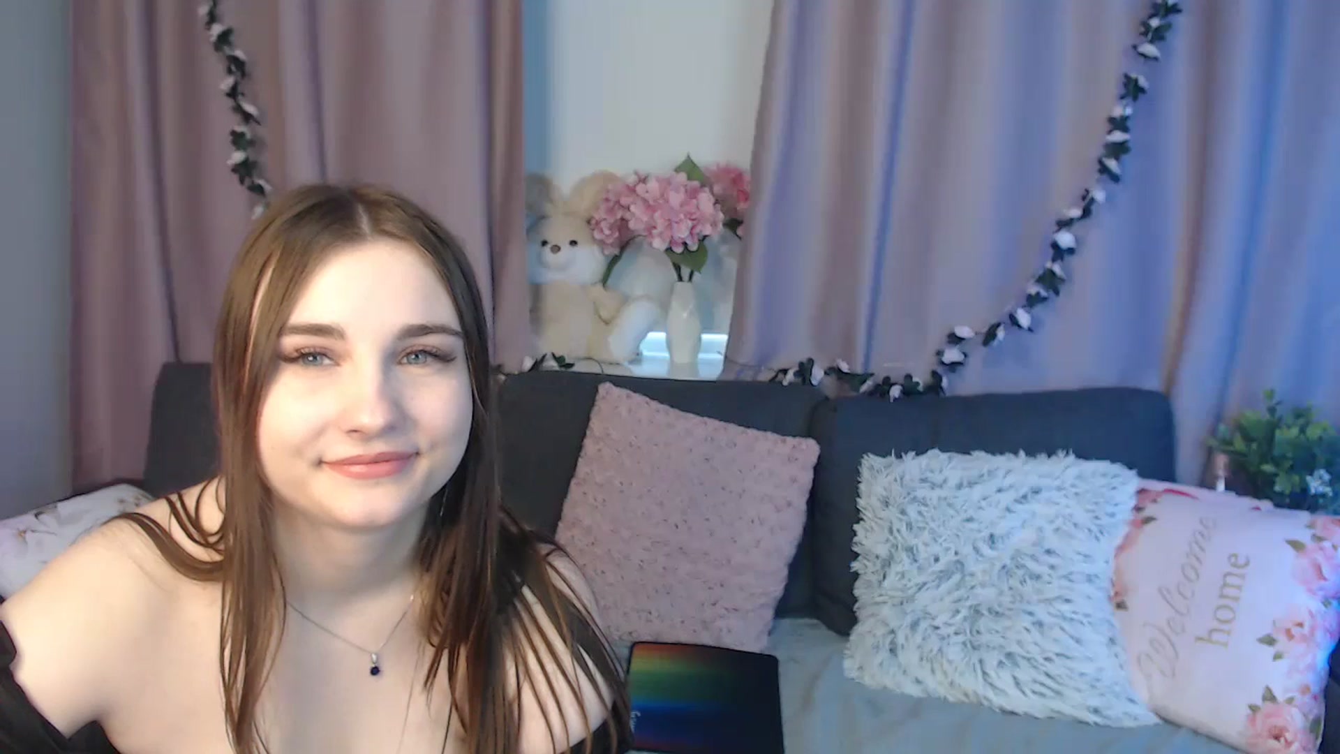 Gallery image thumbnail from LaneyGrey's myfreecams stream on, 11/20/2024, 12:56 image 3 of 20