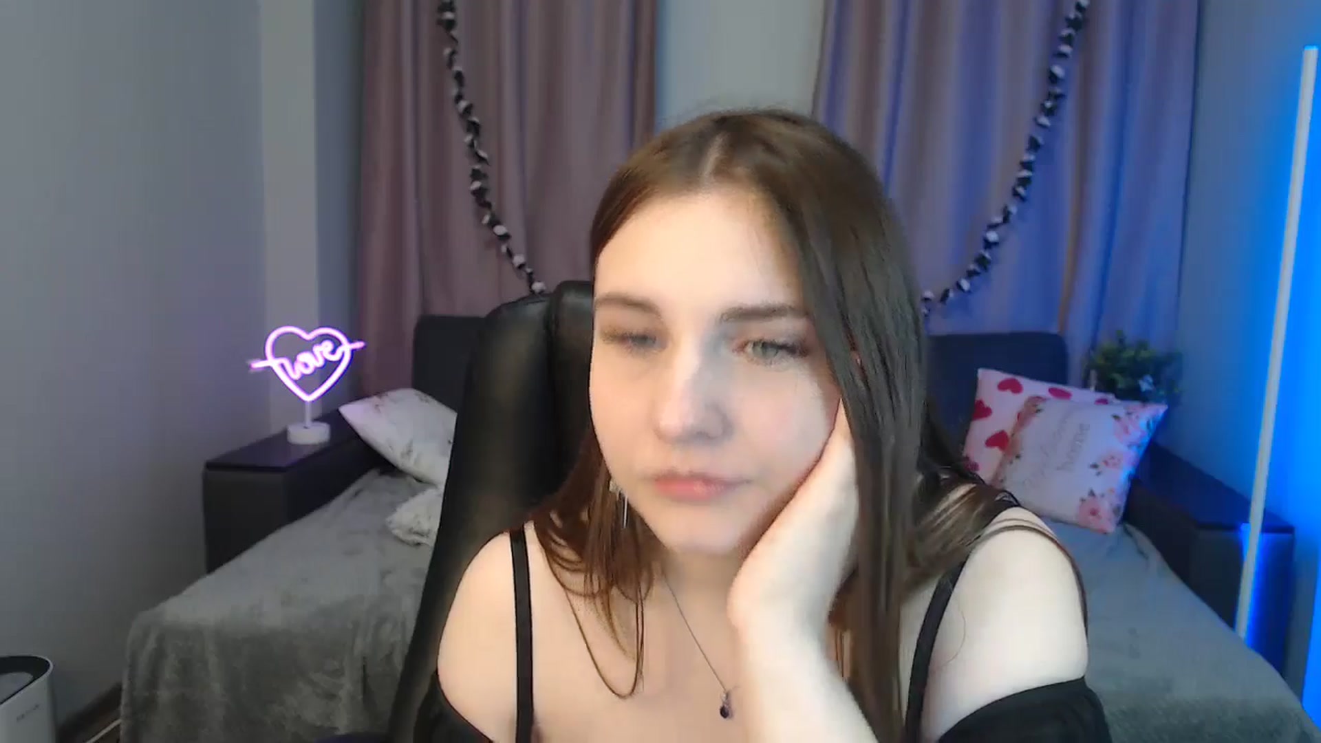 Gallery image thumbnail from LaneyGrey's myfreecams stream on, 11/20/2024, 14:47 image 9 of 20