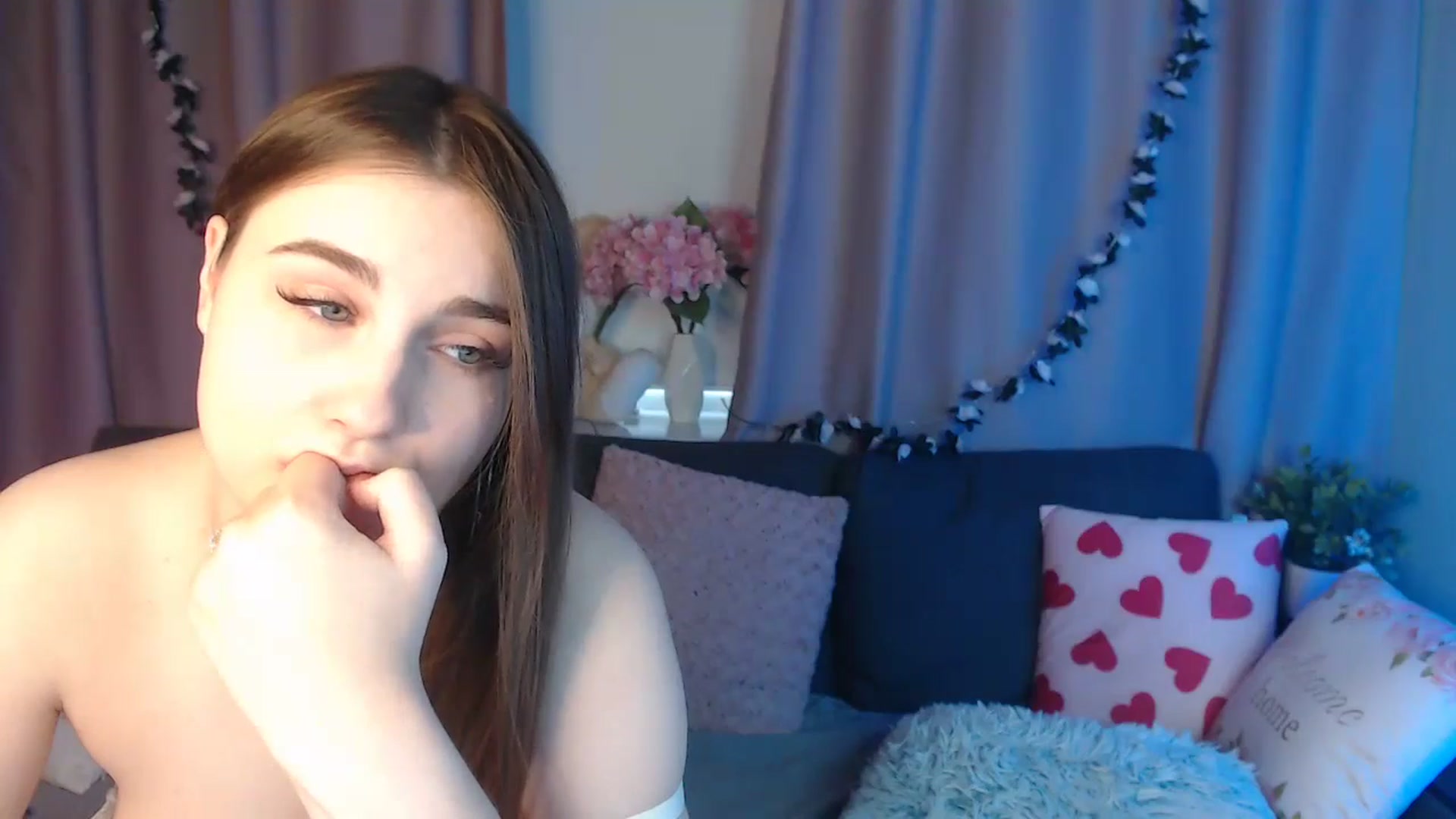 Gallery image thumbnail from LaneyGrey's myfreecams stream on, 11/22/2024, 12:51 image 15 of 20