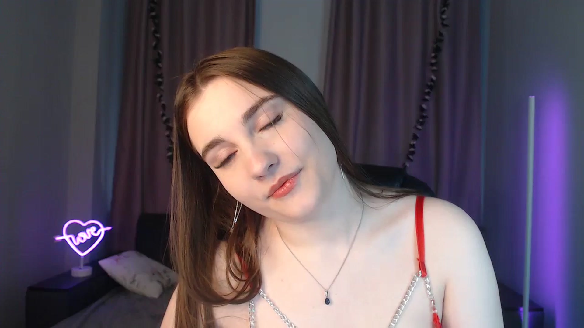 Gallery image thumbnail from LaneyGrey's myfreecams stream on, 11/23/2024, 09:55 image 10 of 20