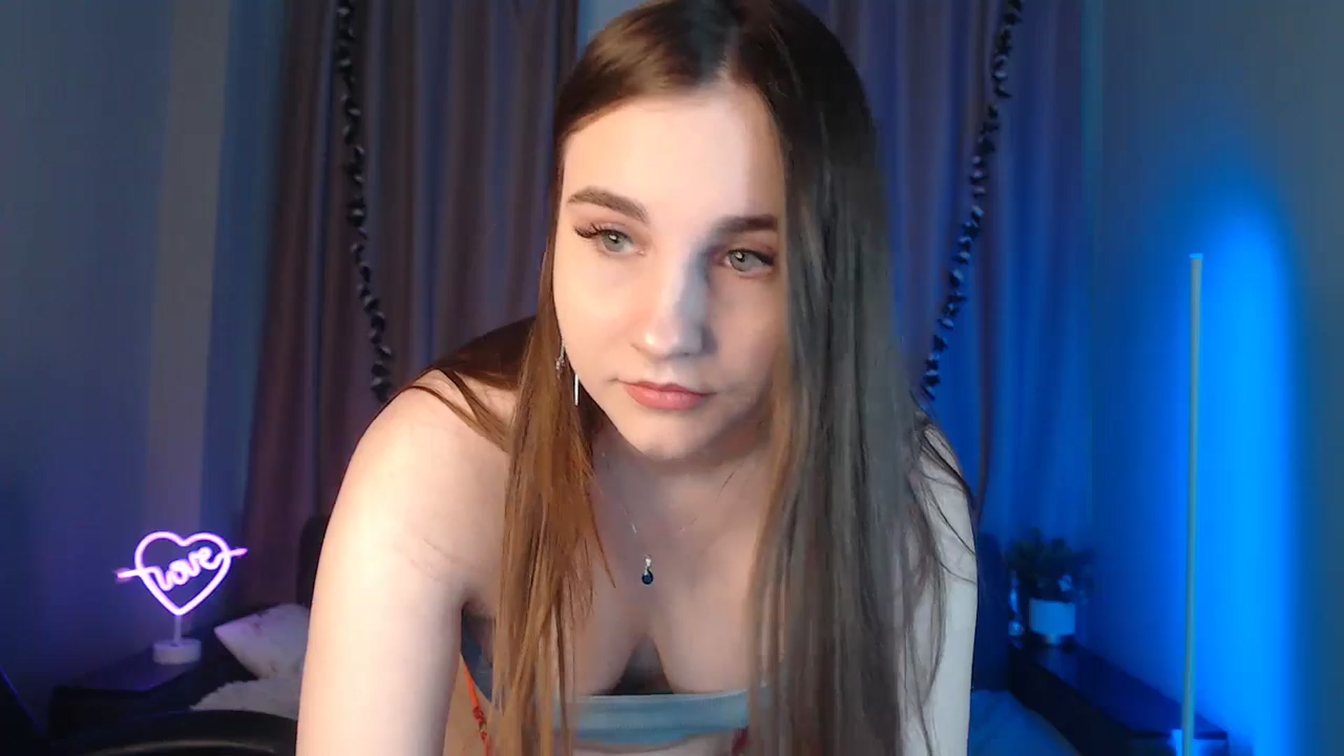 Gallery image thumbnail from LaneyGrey's myfreecams stream on, 11/24/2024, 09:30 image 18 of 20