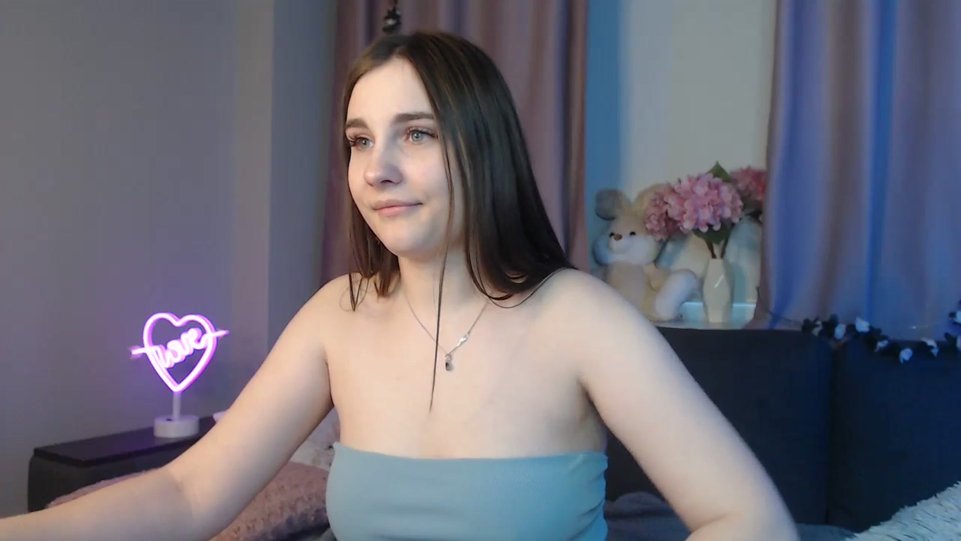 Gallery image thumbnail from LaneyGrey's myfreecams stream on, 11/24/2024, 14:20 image 19 of 20