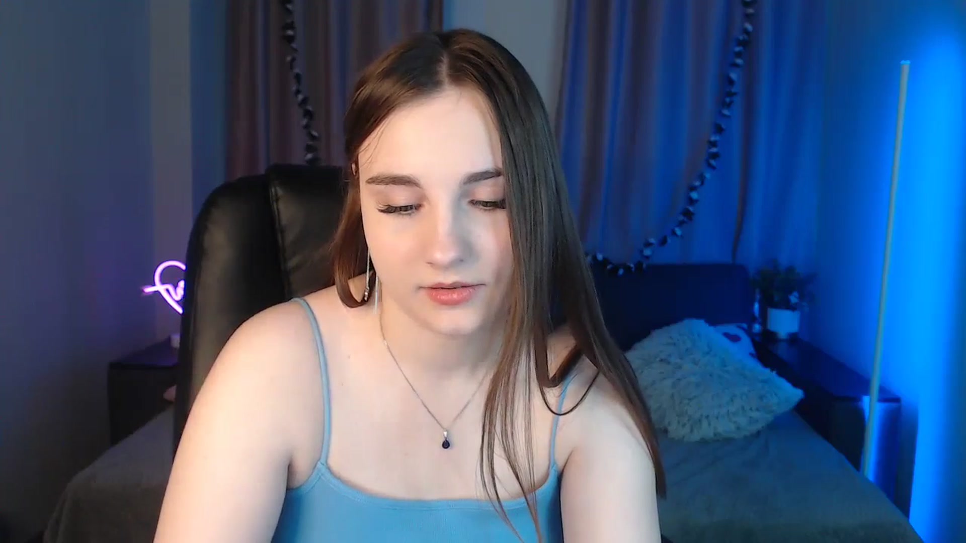 Gallery image thumbnail from LaneyGrey's myfreecams stream on, 11/25/2024, 09:37 image 19 of 20