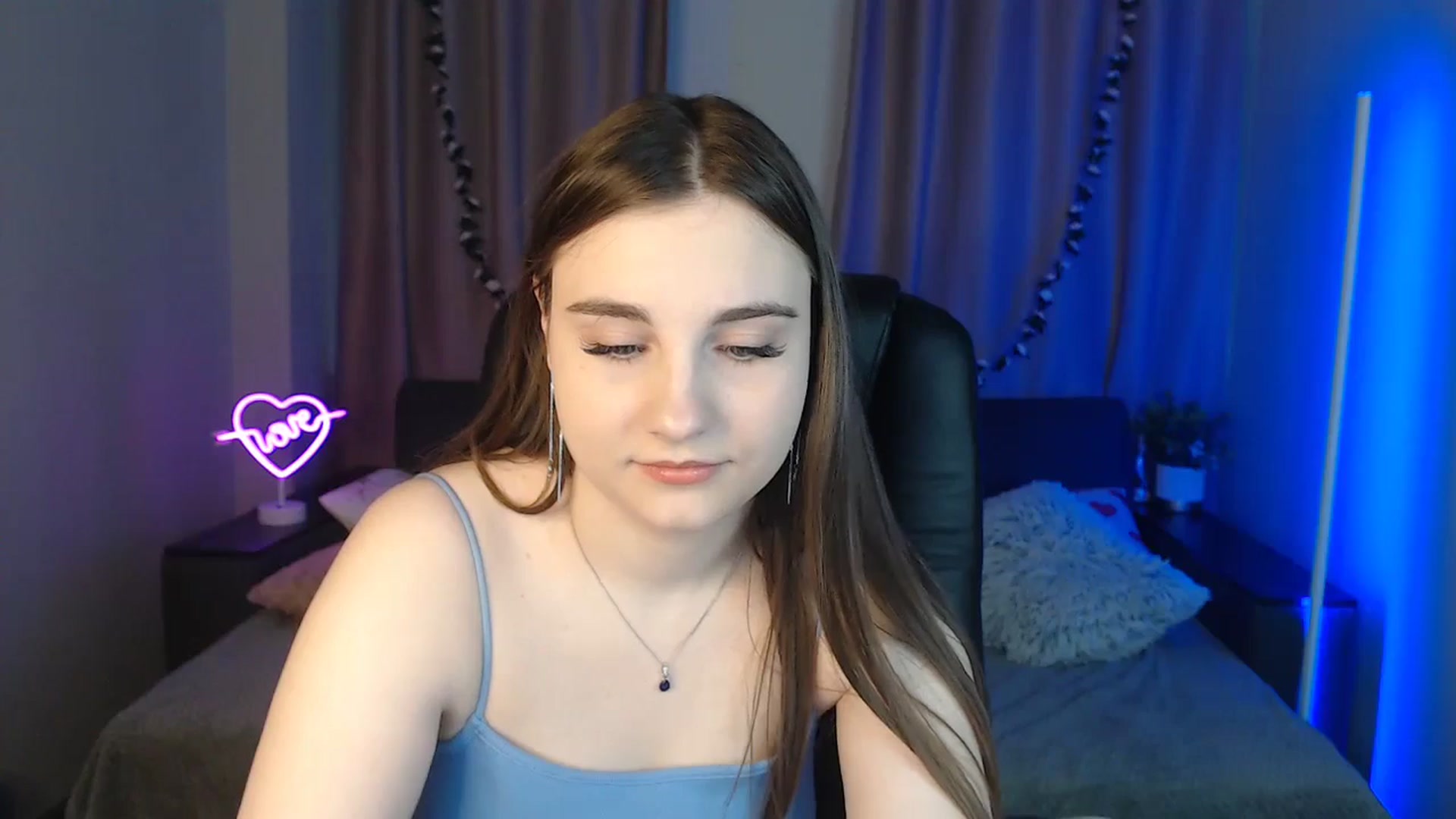 Gallery image thumbnail from LaneyGrey's myfreecams stream on, 11/25/2024, 09:37 image 11 of 20