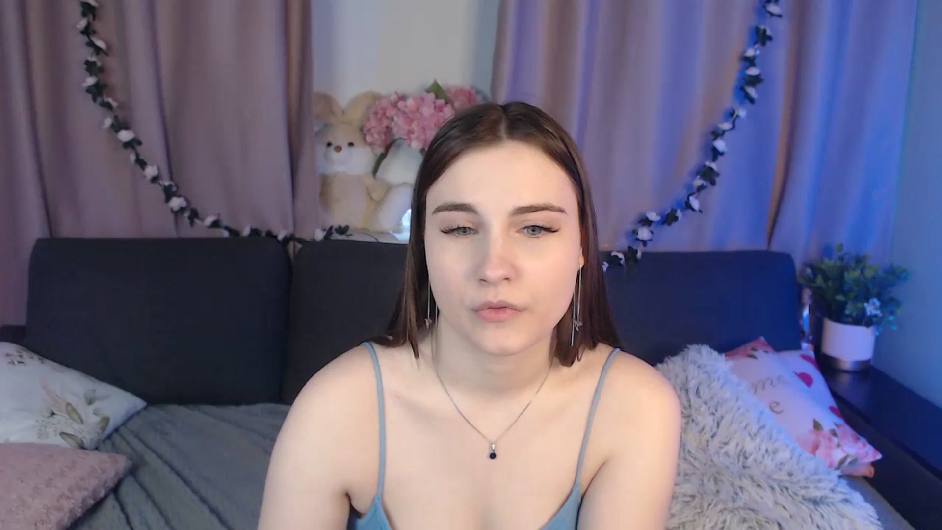 Gallery image thumbnail from LaneyGrey's myfreecams stream on, 11/25/2024, 12:52 image 6 of 20
