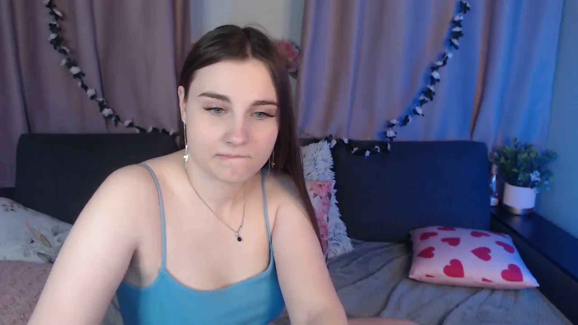 Gallery image thumbnail from LaneyGrey's myfreecams stream on, 11/25/2024, 13:40 image 3 of 20