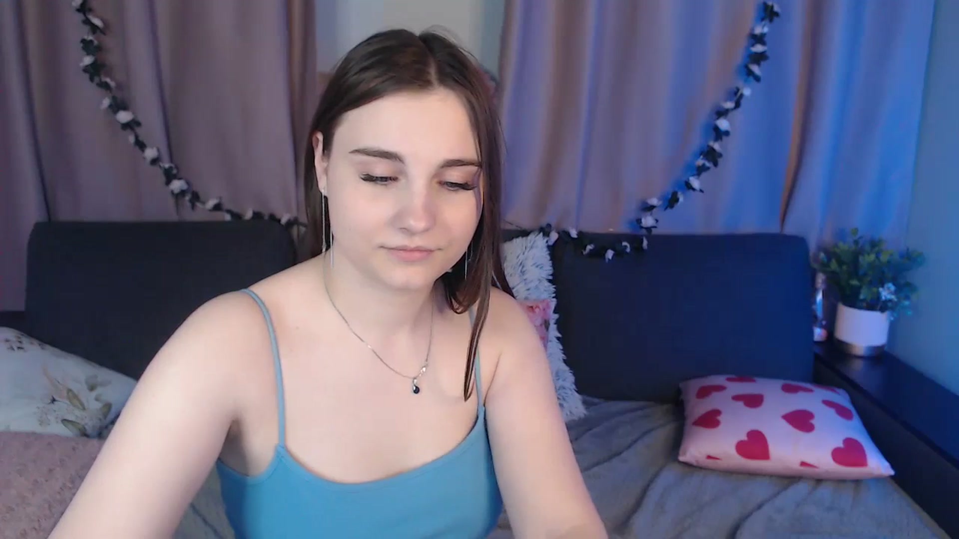 Gallery image thumbnail from LaneyGrey's myfreecams stream on, 11/25/2024, 13:40 image 4 of 20