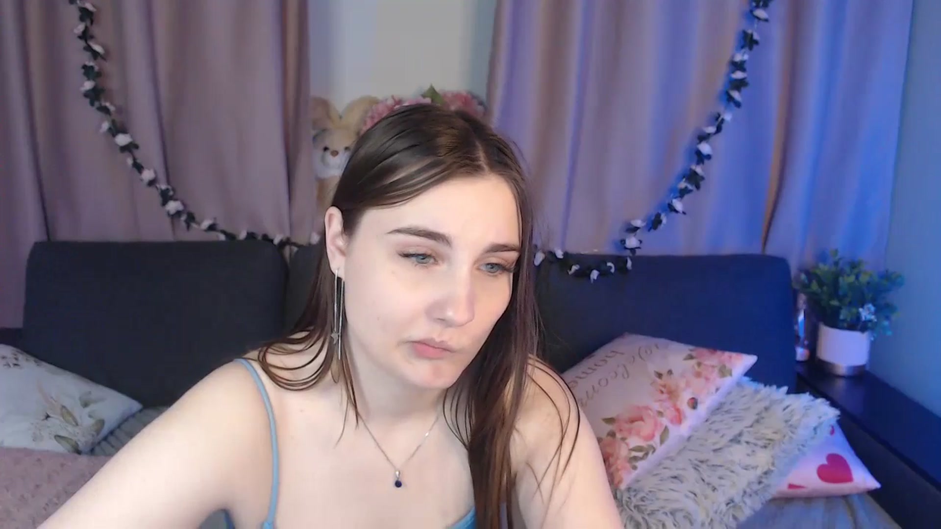Gallery image thumbnail from LaneyGrey's myfreecams stream on, 11/25/2024, 13:40 image 19 of 20