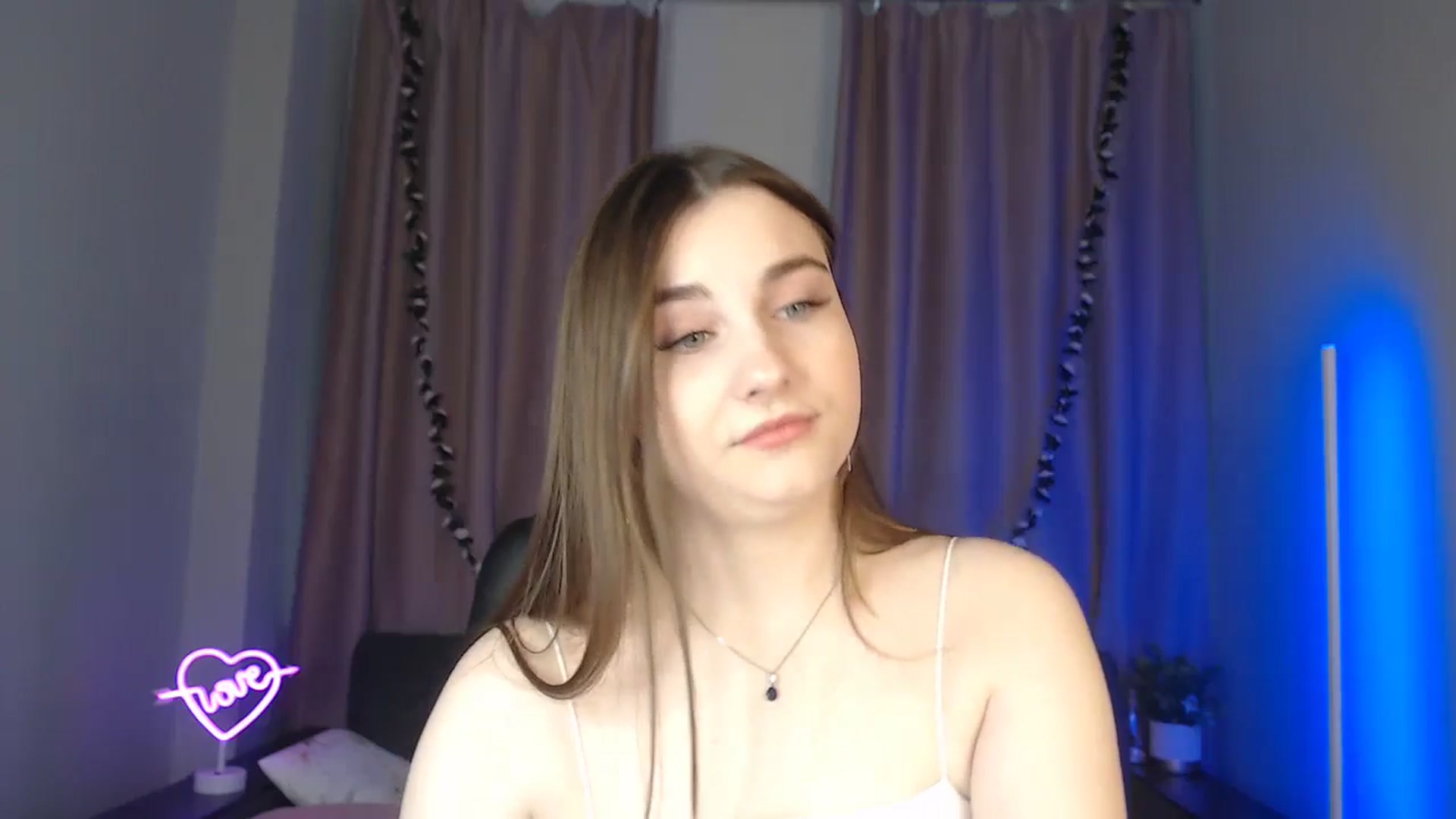 Gallery image thumbnail from LaneyGrey's myfreecams stream on, 11/26/2024, 09:35 image 6 of 20