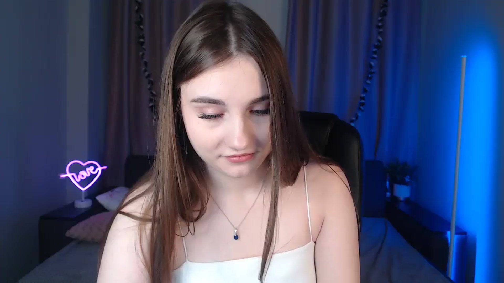 Gallery image thumbnail from LaneyGrey's myfreecams stream on, 11/26/2024, 09:35 image 2 of 20