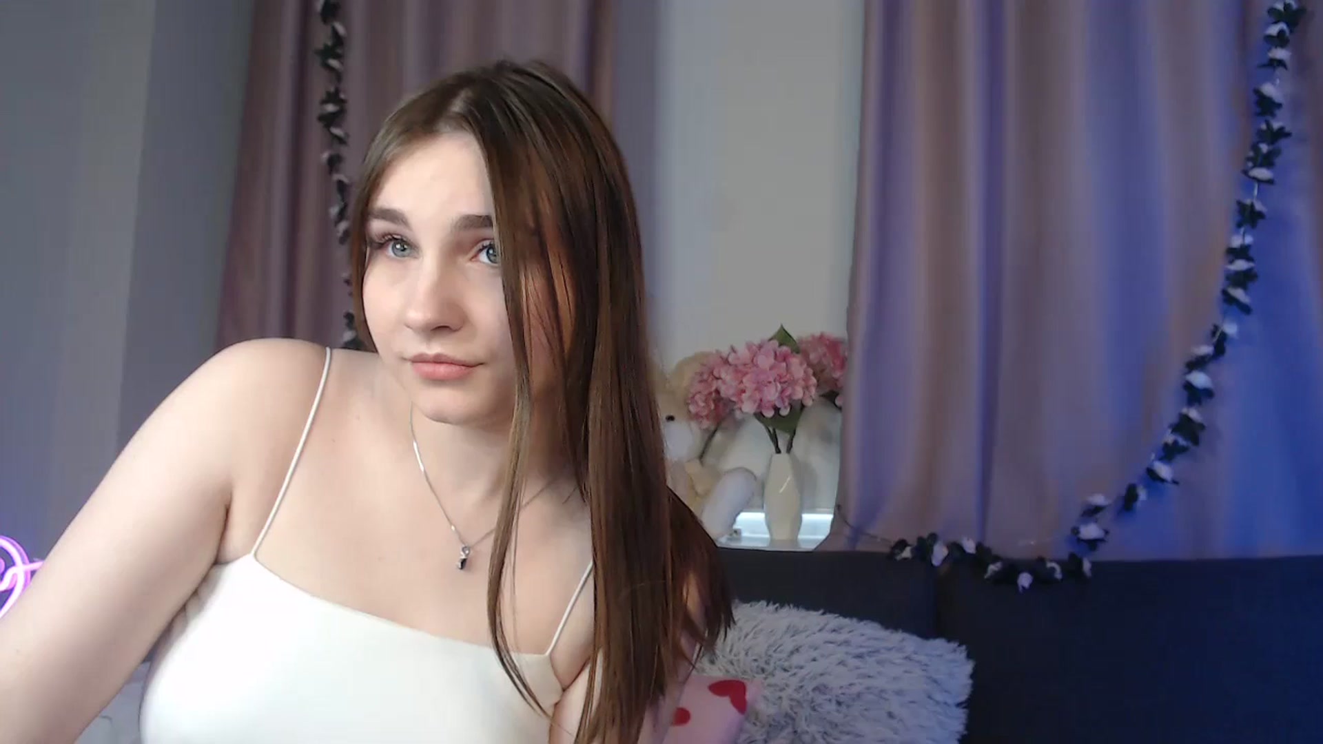 Gallery image thumbnail from LaneyGrey's myfreecams stream on, 11/26/2024, 11:09 image 4 of 20
