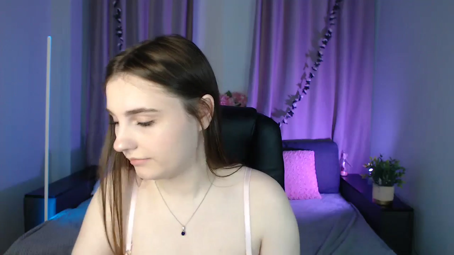Gallery image thumbnail from LaneyGrey's myfreecams stream on, 12/02/2024, 10:59 image 9 of 20