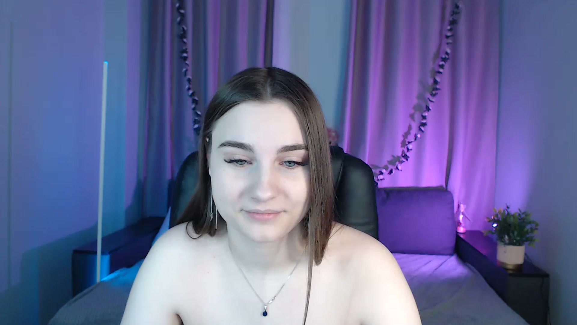 Gallery image thumbnail from LaneyGrey's myfreecams stream on, 12/03/2024, 09:25 image 3 of 20